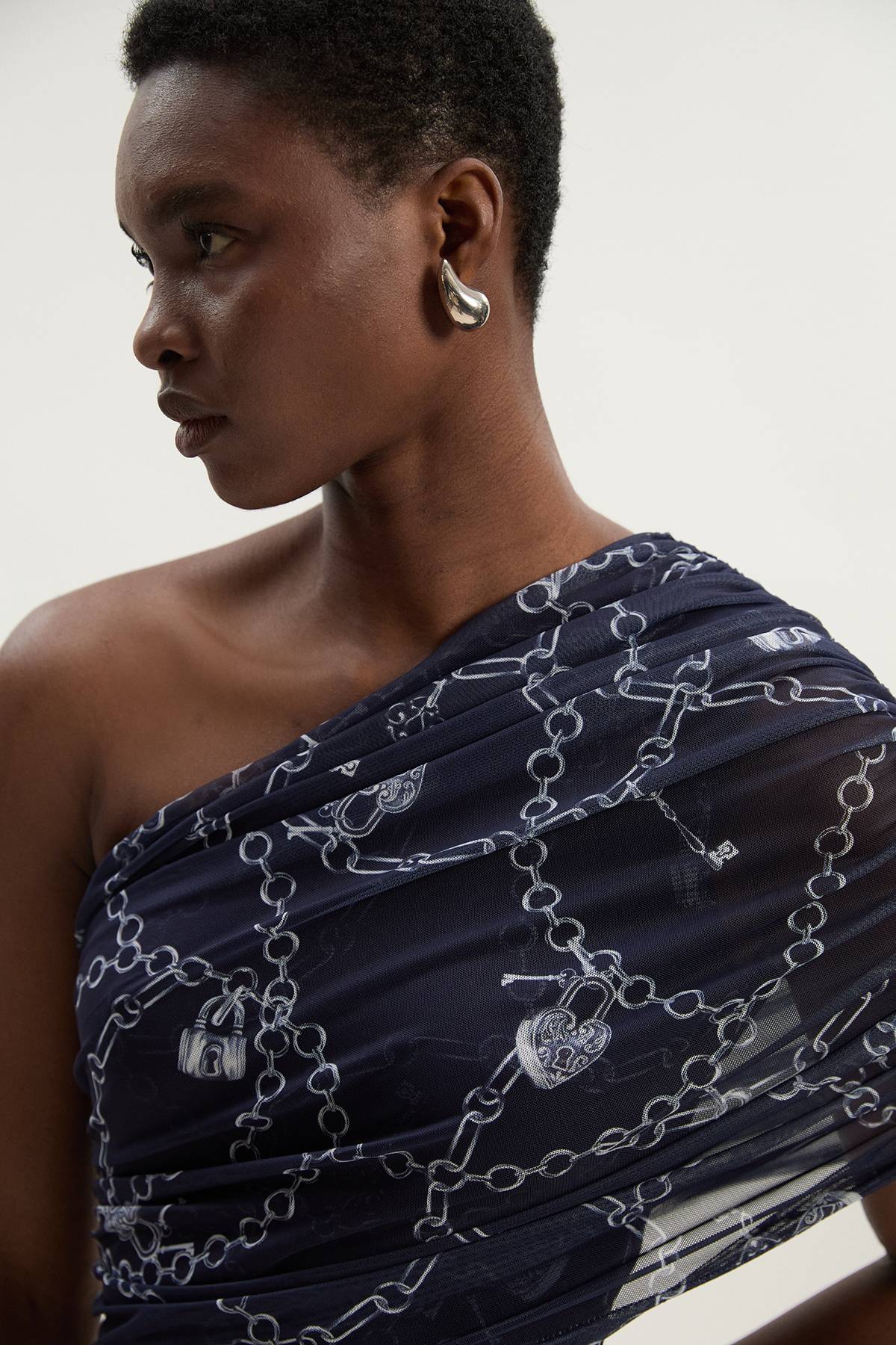 KarenMillen Robe Mi-Longue Asymétrique en Maille Imprimé Chaîne Petite Taille