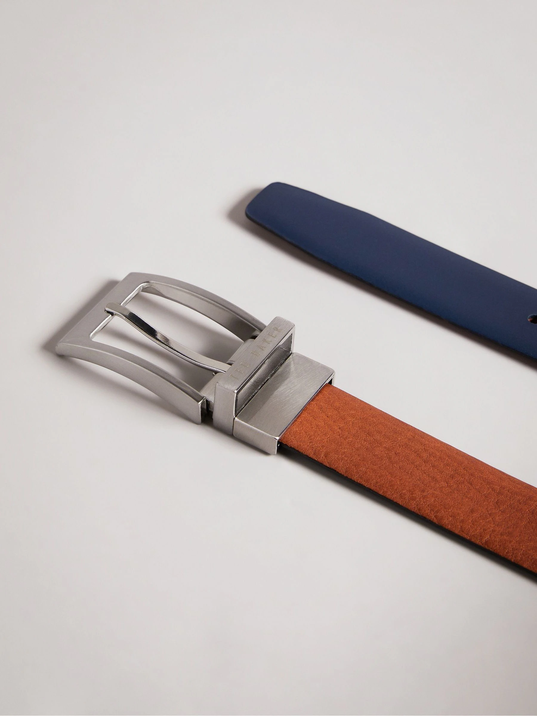 Bruin - Ted Baker omkeerbare leren Karmer riem