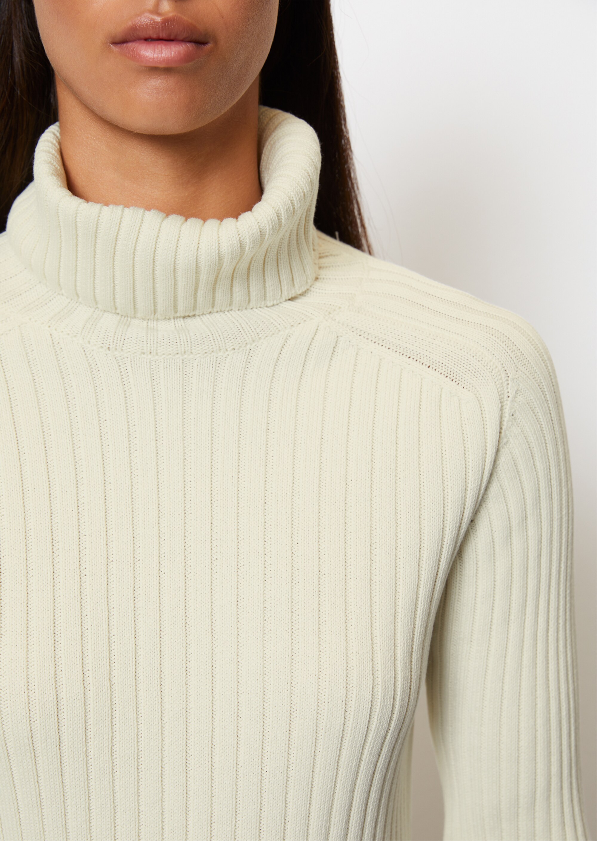 Gerippter Rollkragenpullover slim aus Organic Cotton