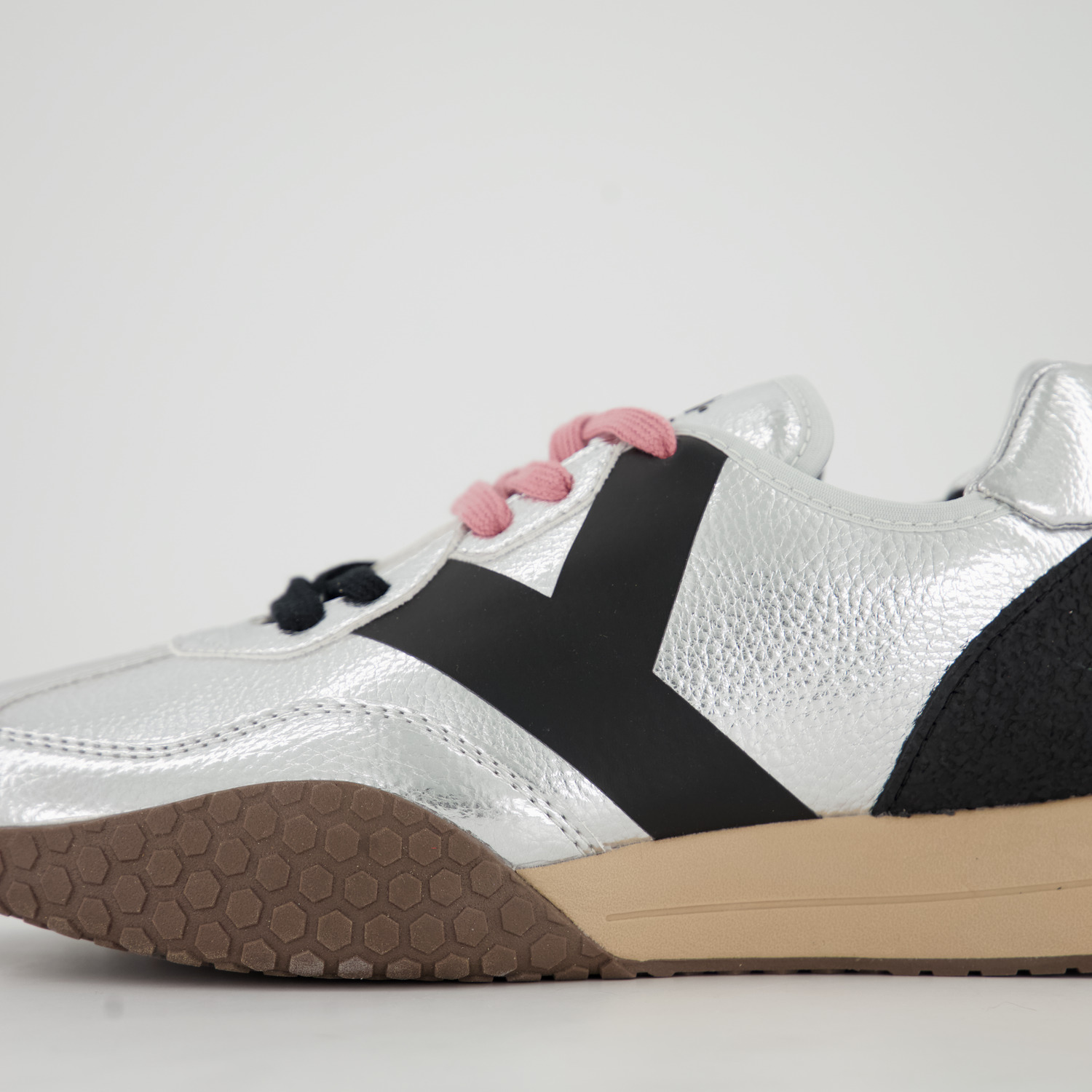 Keh-noo Sneaker