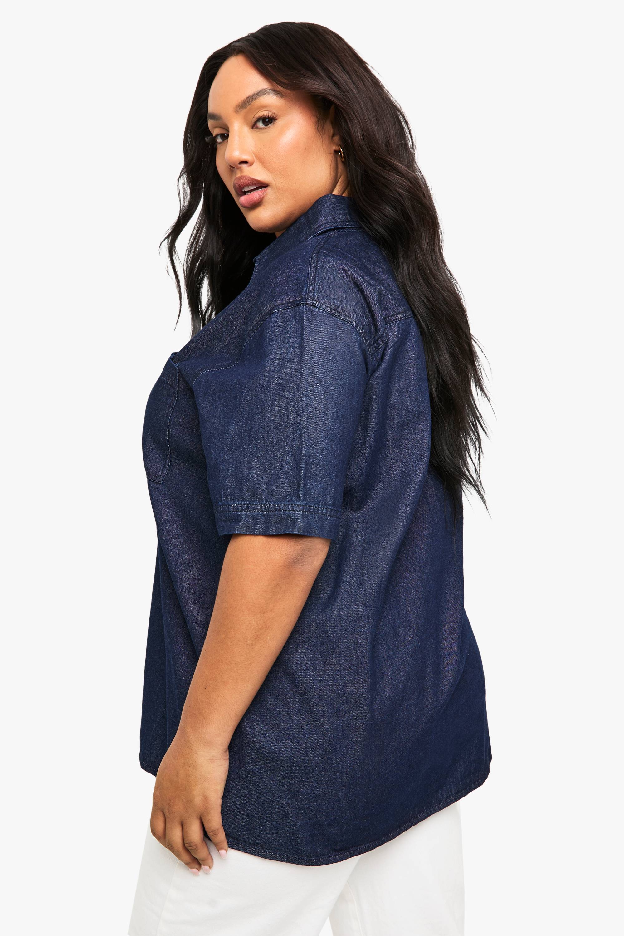 boohoo Plus Chemise en denim chambray à manches courtes Plus