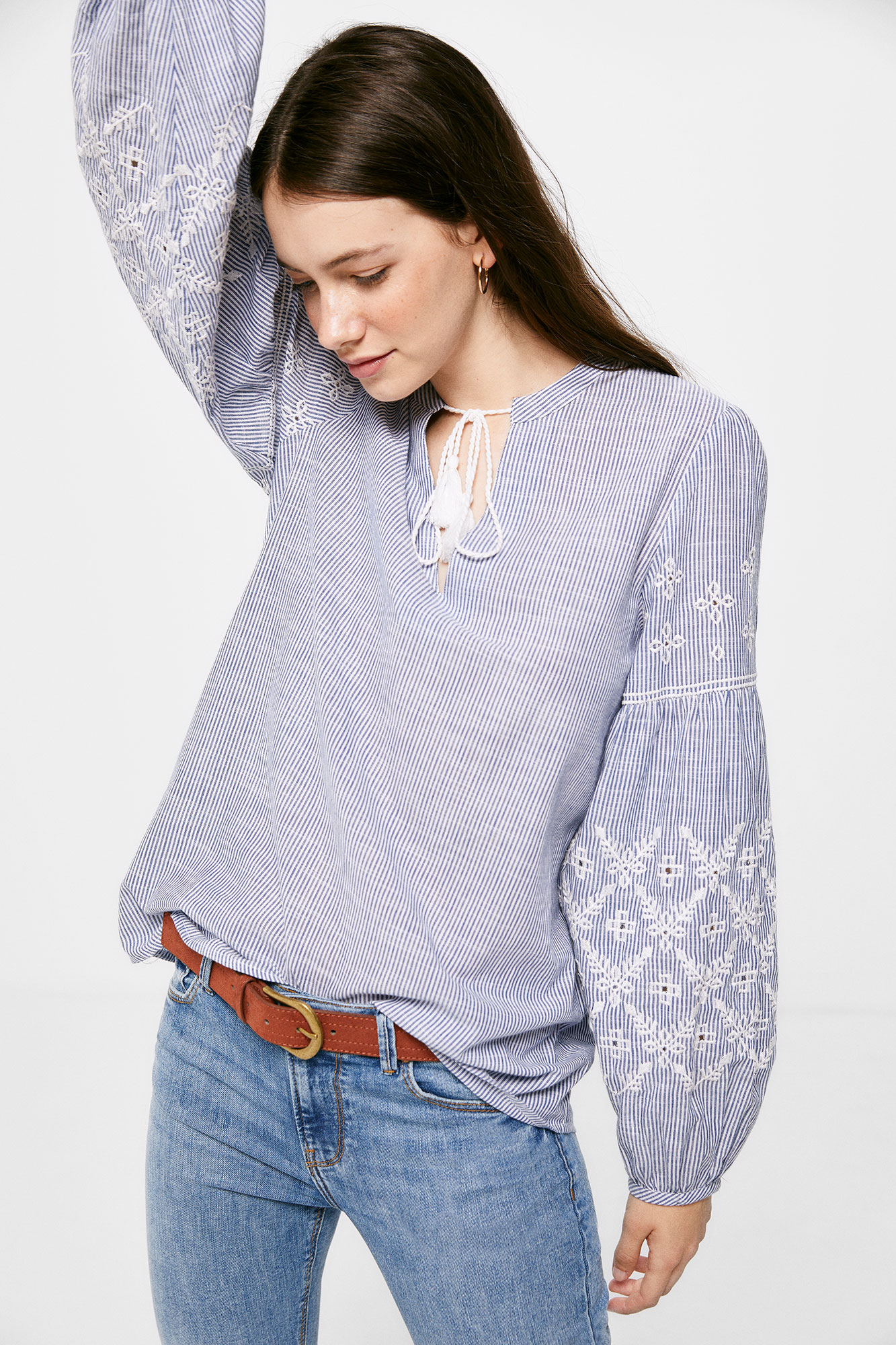 Blusa listrada bordada