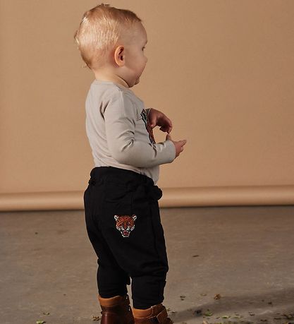 The New Jogginghosen - Dombat - Black