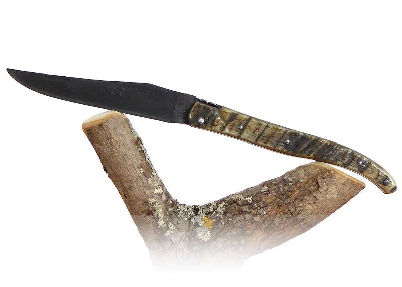 Couteau Laguiole avec un manche en Corne de bélier et lame brute