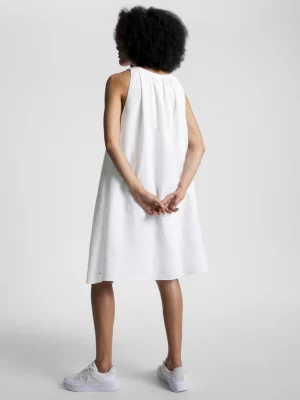 Vestido de linho com corte evasê e modelagem solta