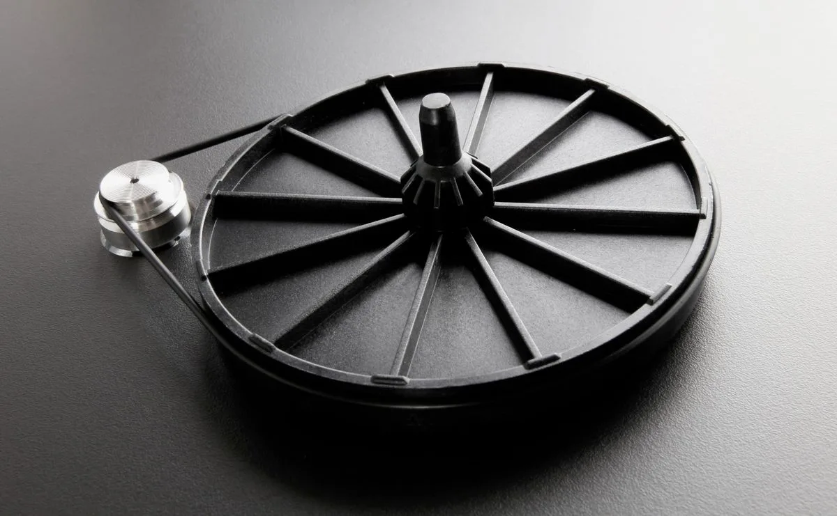 Rega Planar 1 Noir mat avec cellule Carbon MM Platines vinyle hi-fi