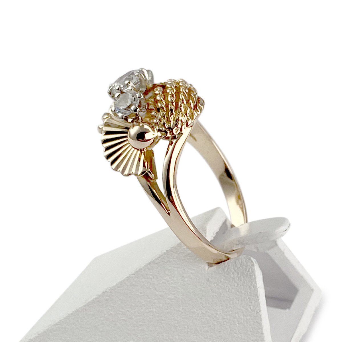 Bague d'occasion or 750 jaune saphirs blancs synthétiques