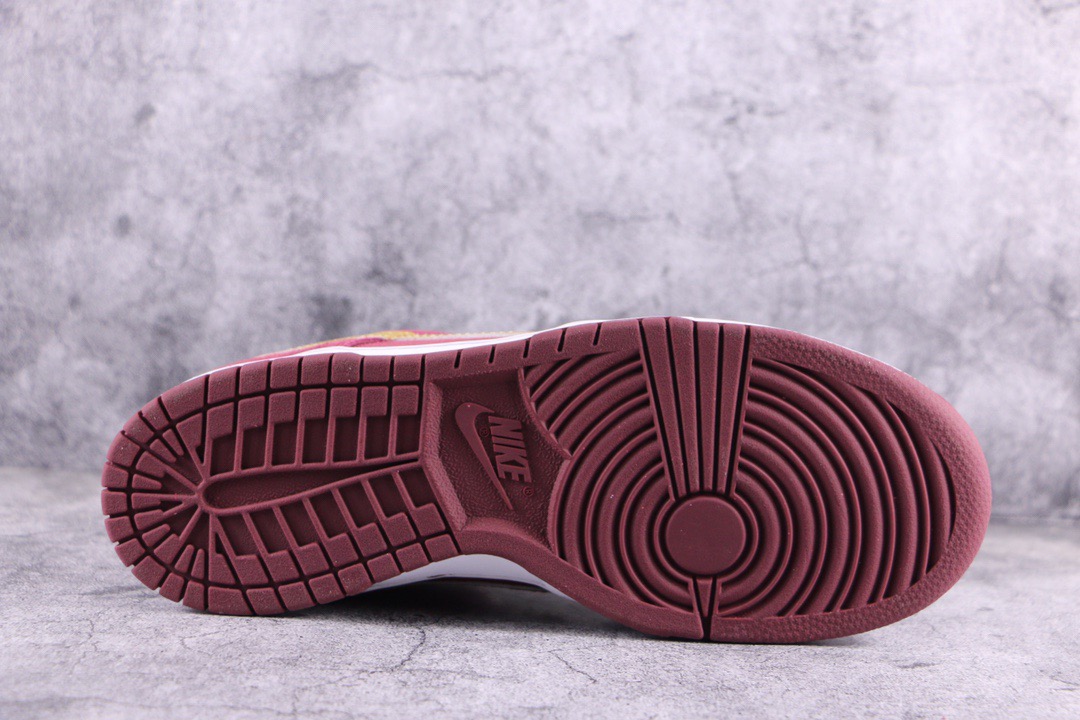 Nike SB Dunk Low Anchorman