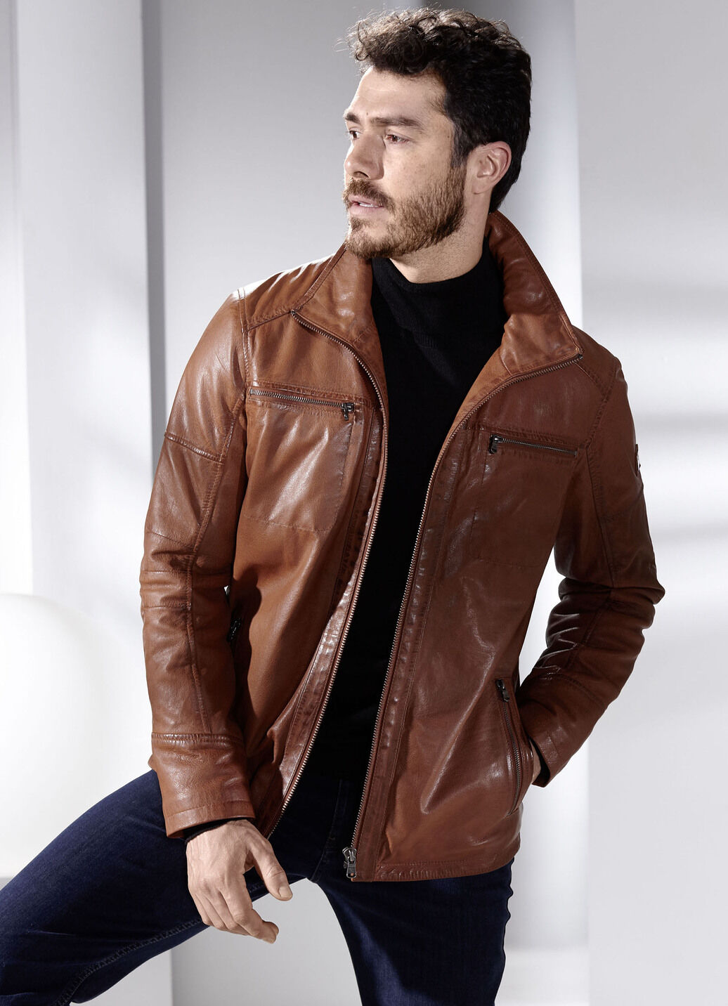 Lederkurzjacke mit Stehumlegekragen