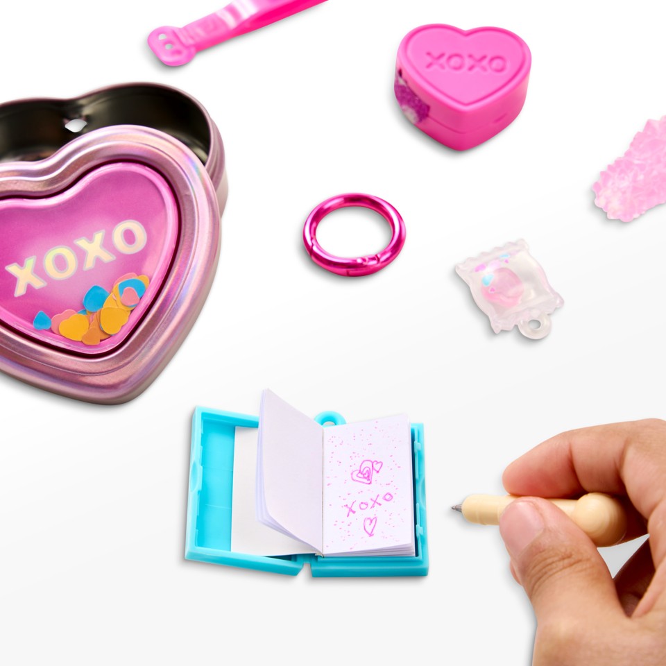 Real Littles Mini dåser med charms af skoleredskaber - Clip on Playset