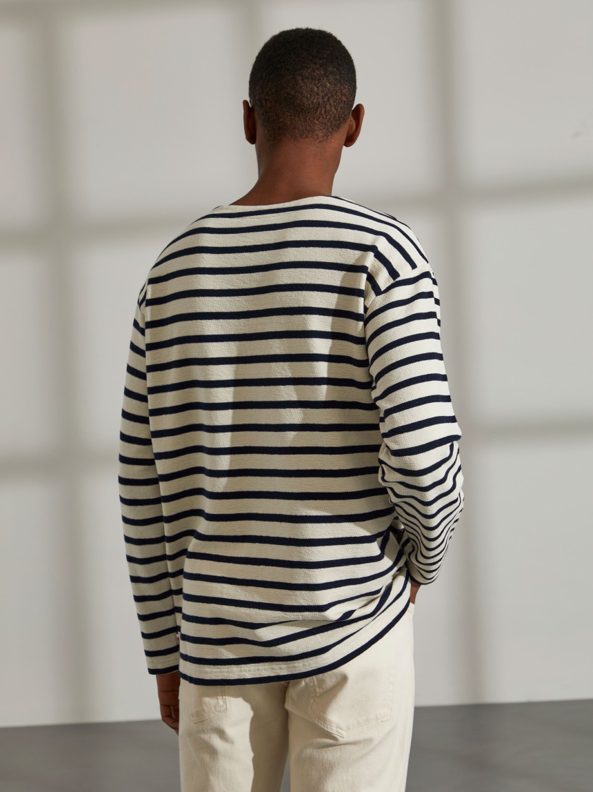 Camisola para homem bicolor com riscas e gola redonda