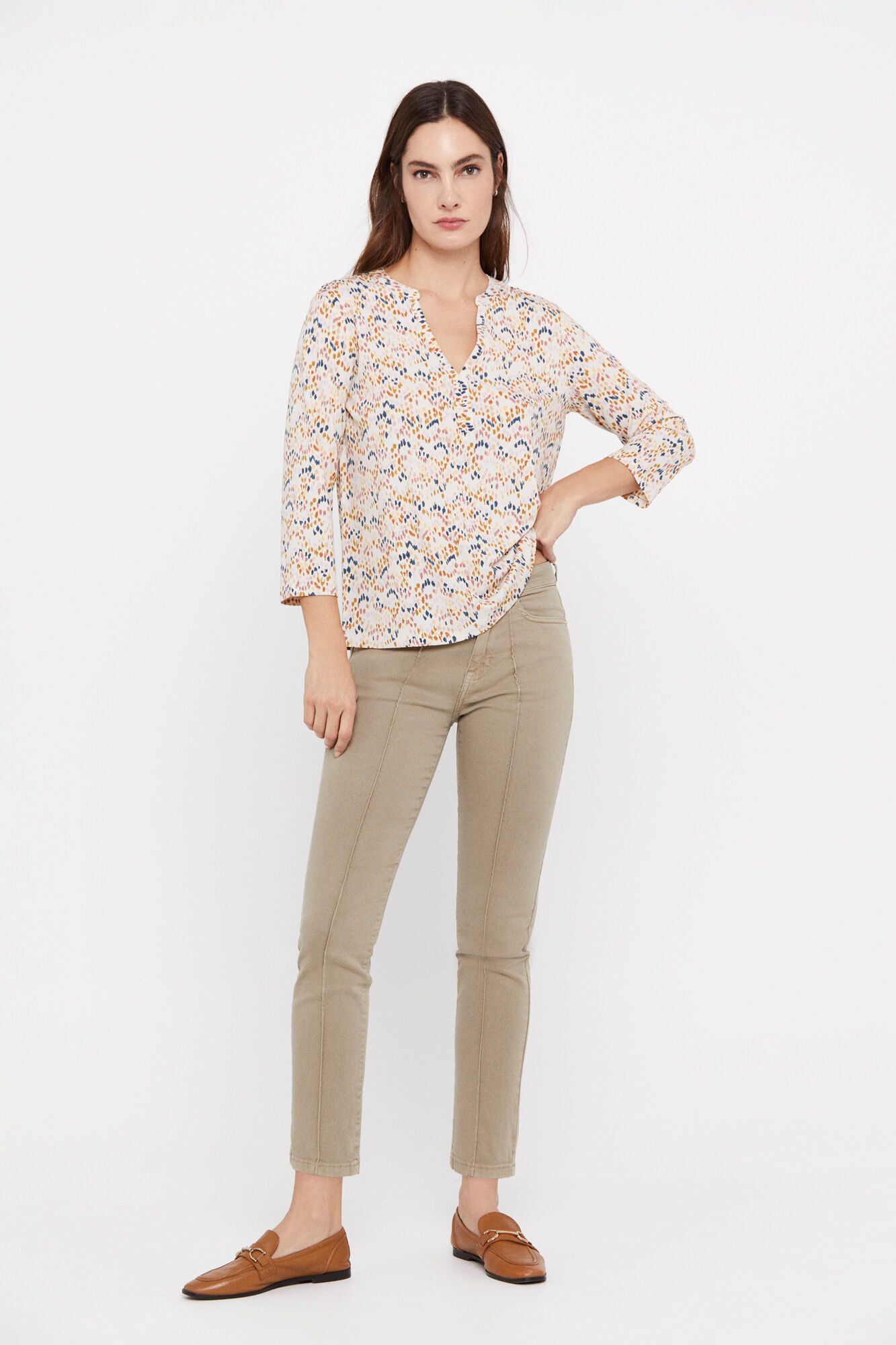 Blusa de malha com gola alta - Estampa branca