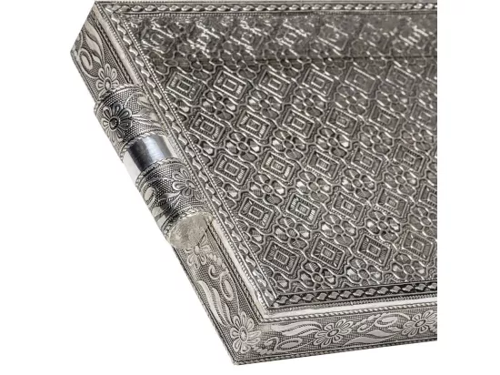 Plateau en métal repoussé argenté 33x18x3h
