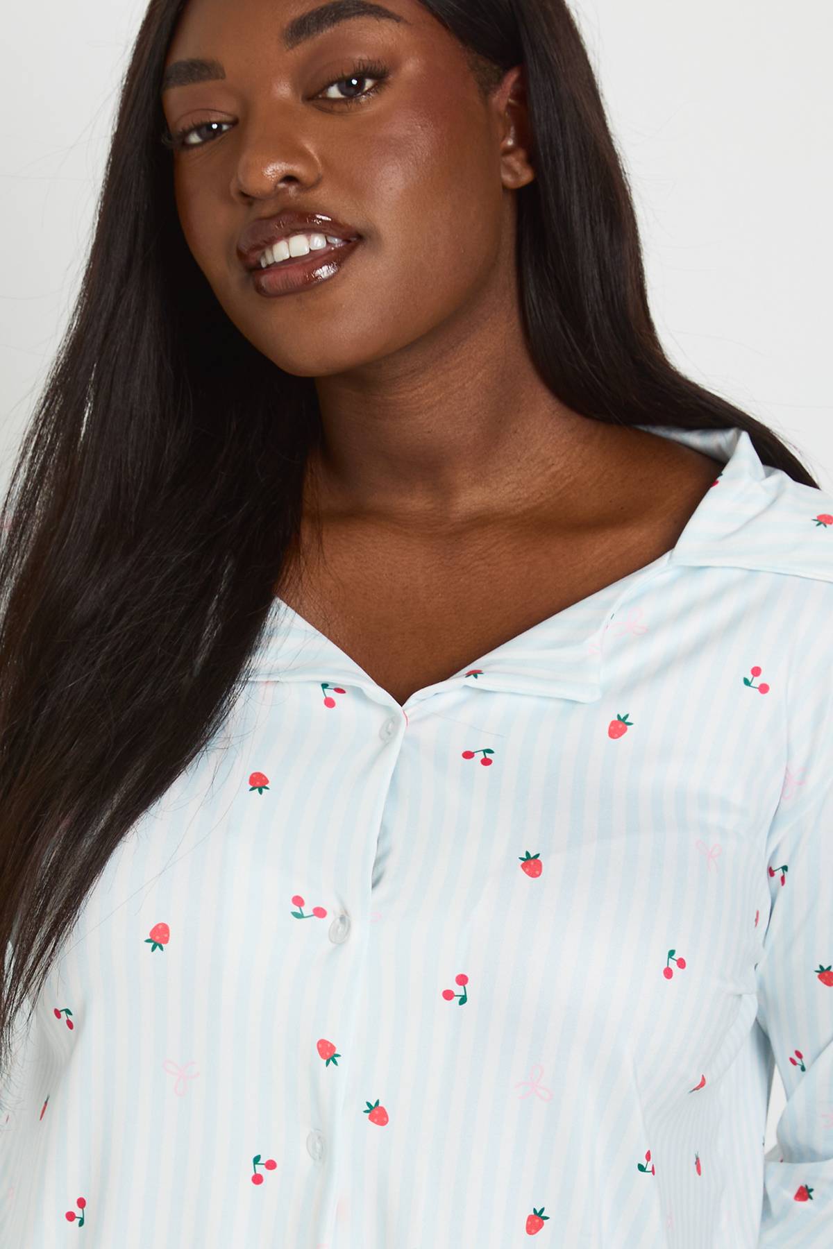 boohoo Ensemble Pyjama Grande Taille Chemise Et Pantalon Manches Longues À Rayures Et Imprimé Fruits