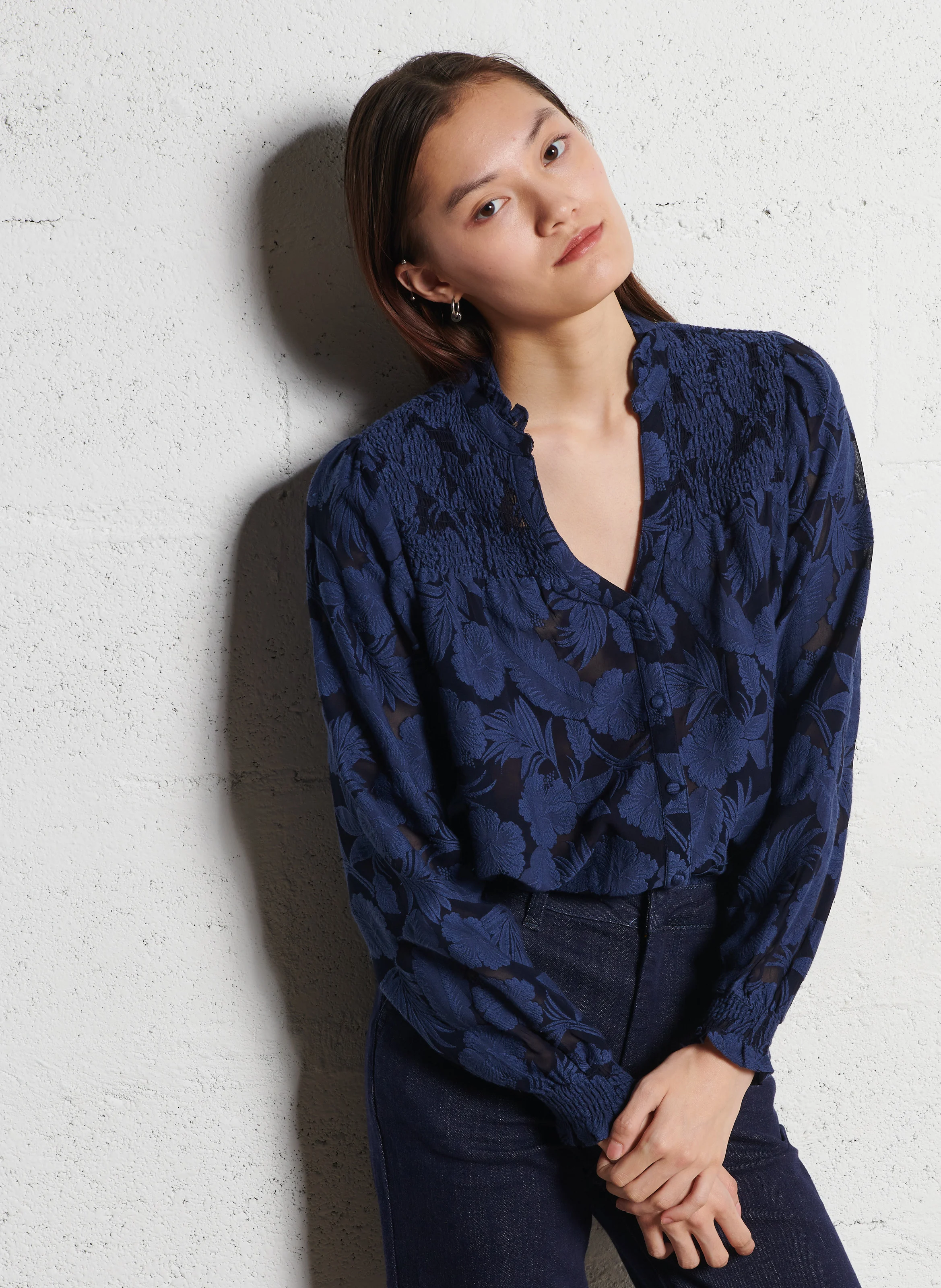 BLEONA - Chemise ample col V en coton mélangé | Bleu
