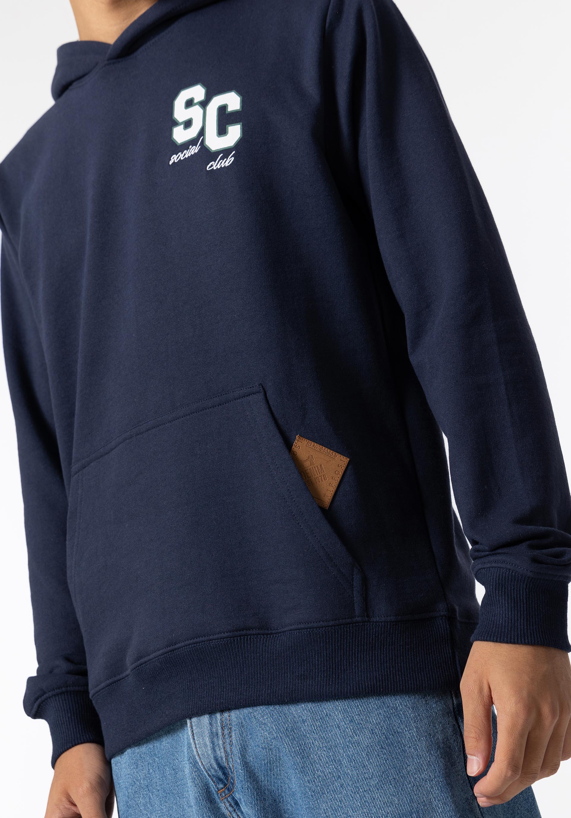 Hoodie com Estampado e Bordado Frontal