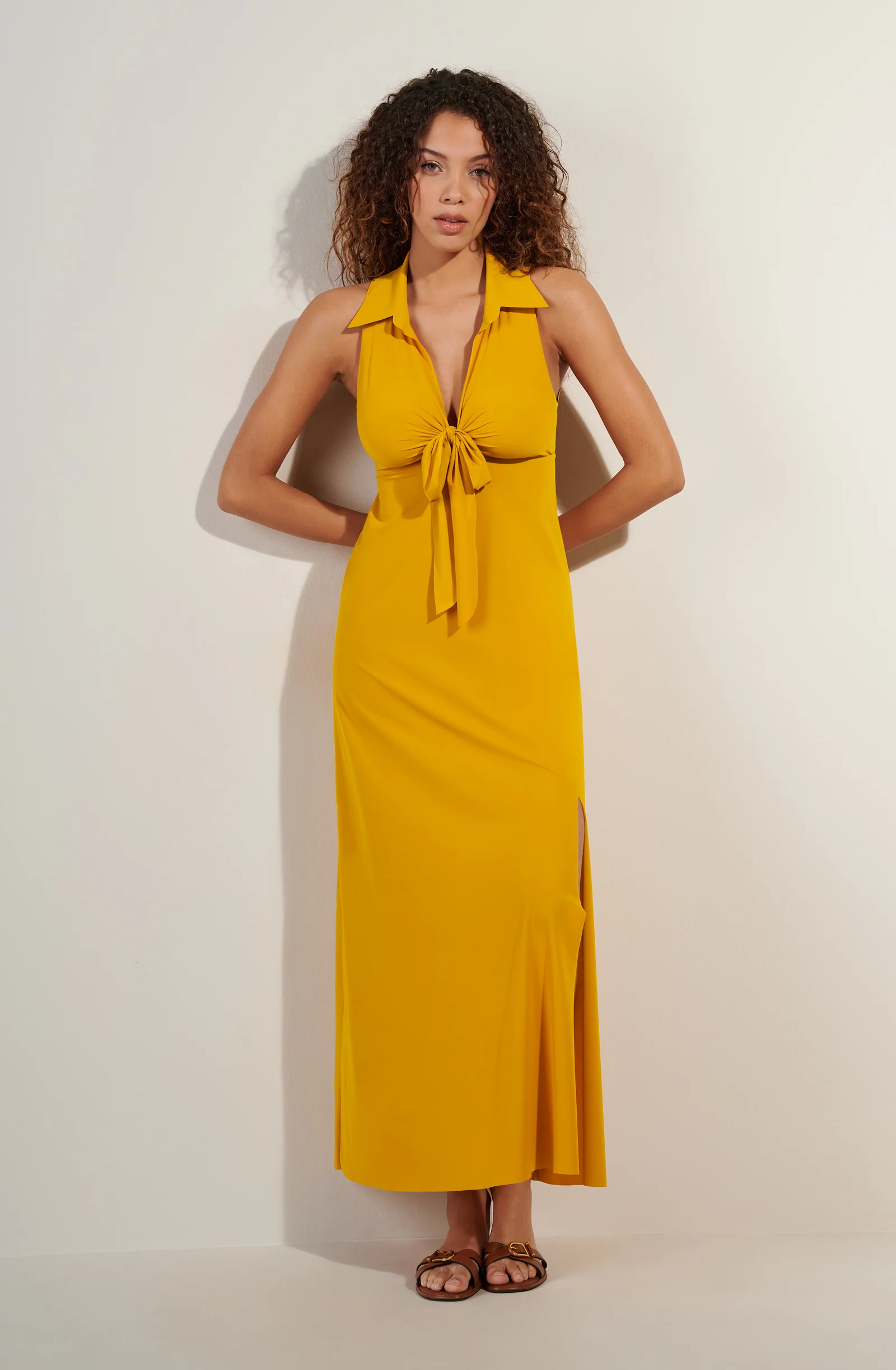 rova Robe longue ocre à dos ouvert Ocre
