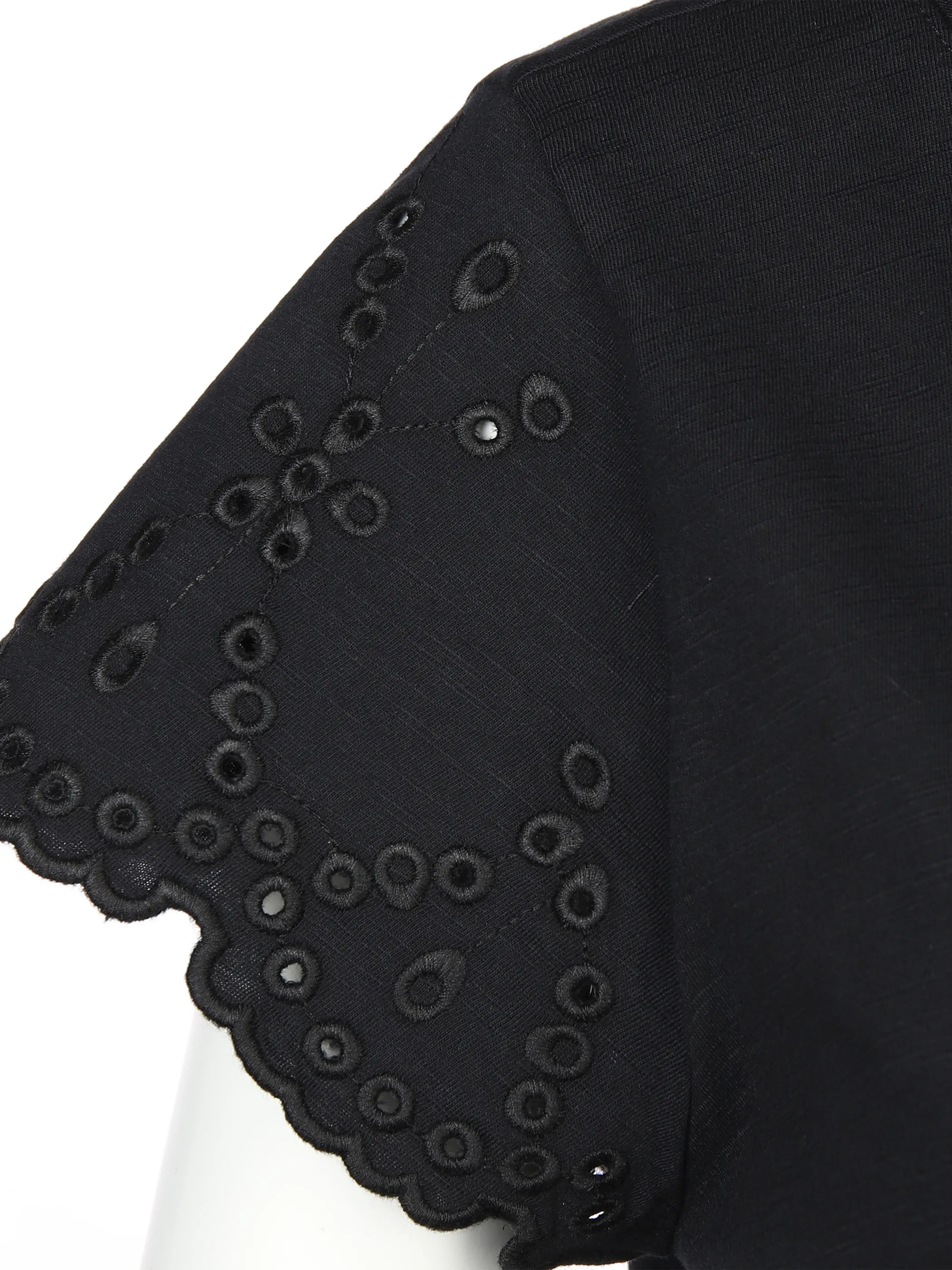 Damen Shirt mit Lochstickerei an den Ärmeln