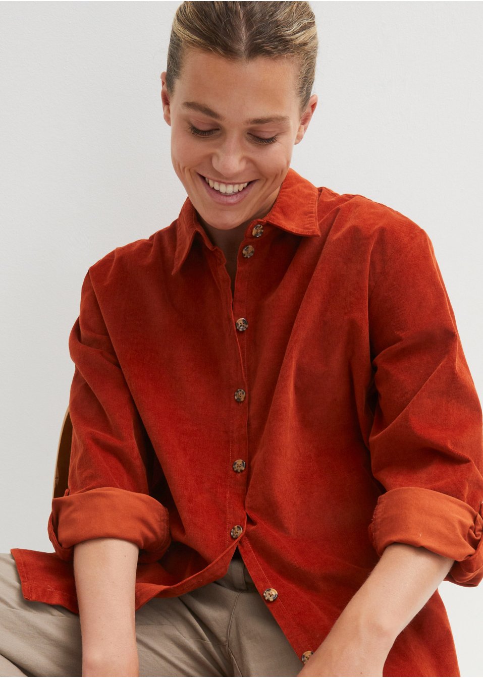Chemise en velours côtelé avec fente latérale