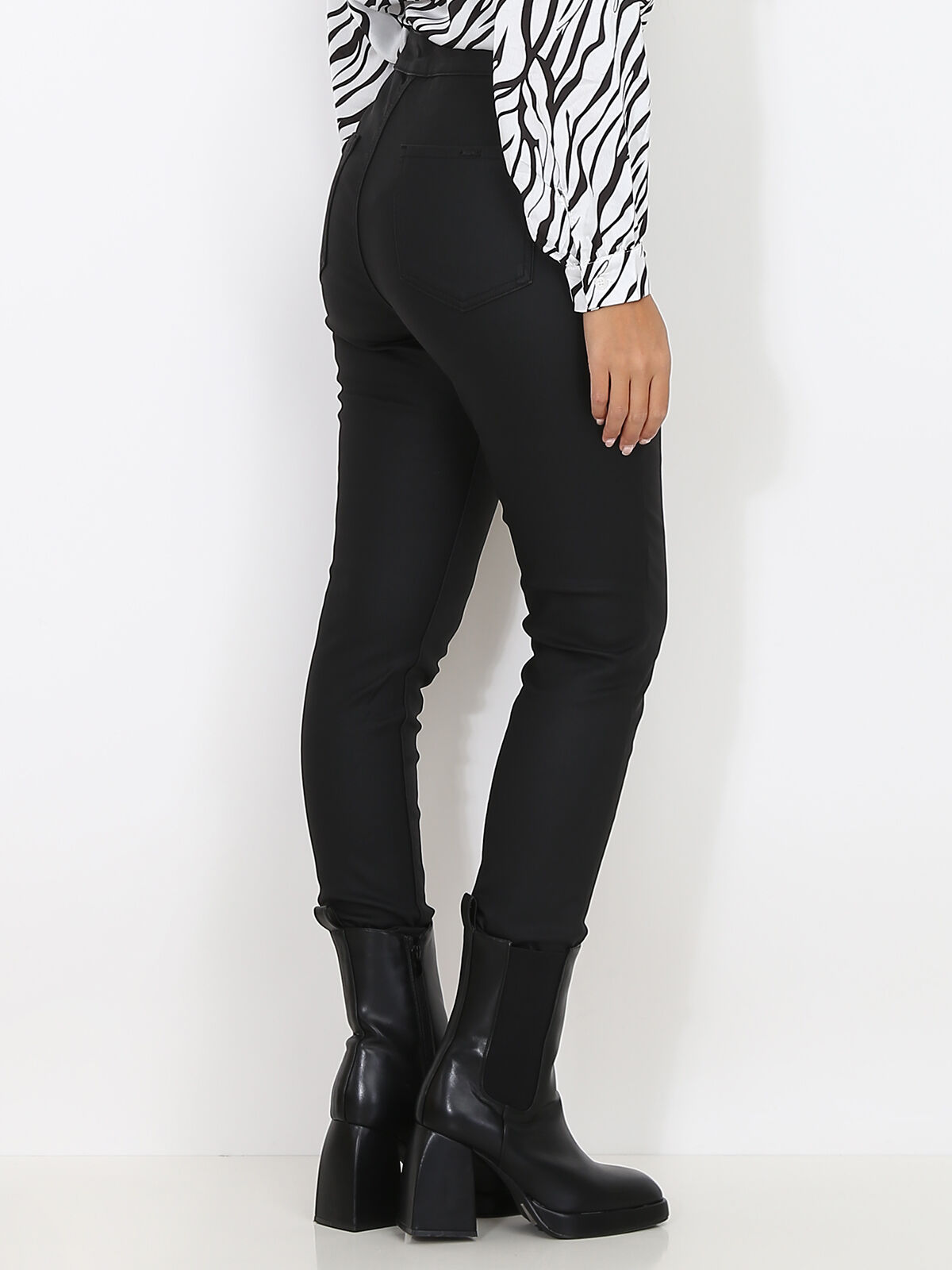 Pantalon slim enduit grandes tailles- Noir