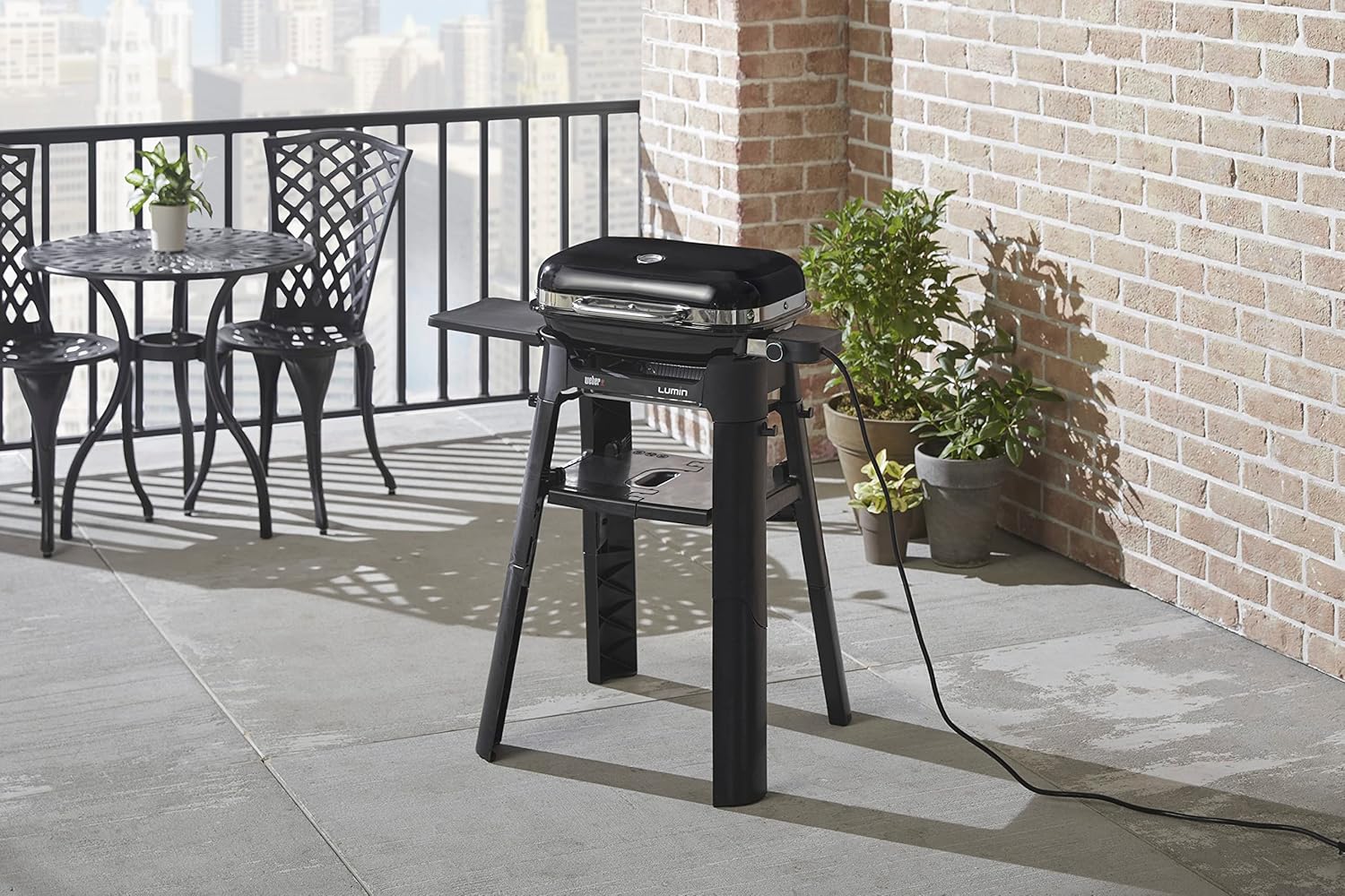 Weber Stand mit Seitentisch/Für den Lumin Compact Elektrogrill, Zusammenklappbares Design, Integrierte Werkzeughaken, Einfache Montage, 68 x 55 x 55,5 cm