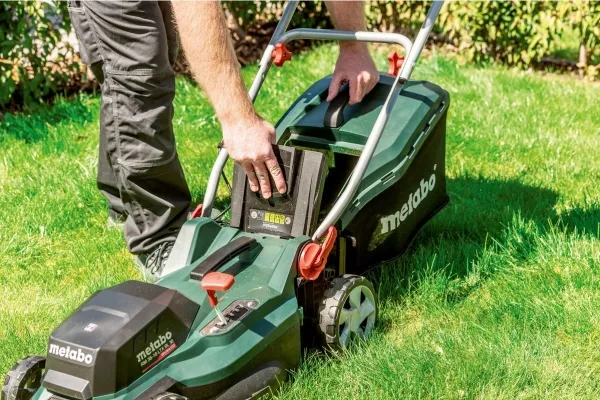 Metabo RM 36-18 LTX BL 36 - Græsslåmaskine - ledningfri - 18 V - 4000 opm - 36 cm - 12.6 kg - SOLO