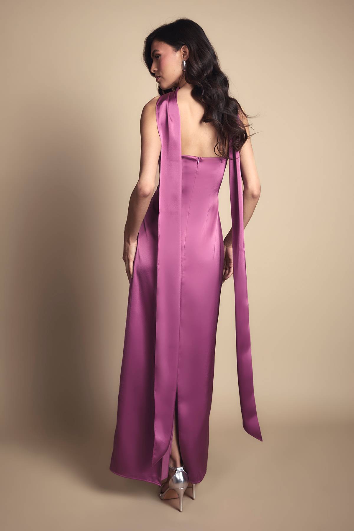 Oasis Robe Longue Rose De Demoiselle D'honneur En Satin À Bustier Avec Foulard