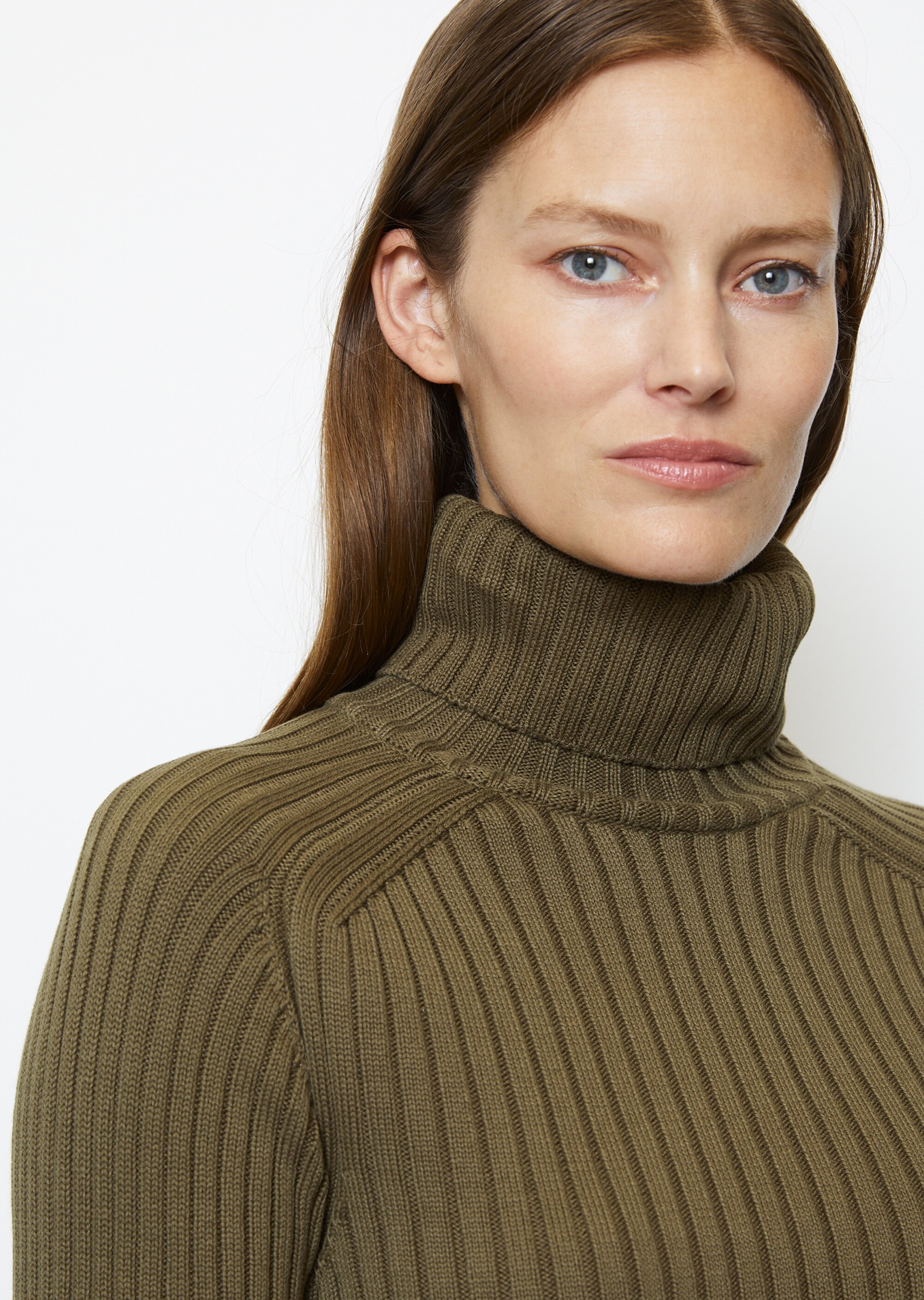 Gerippter Rollkragenpullover slim aus Organic Cotton