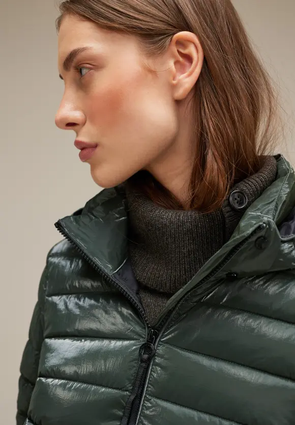 Kurze Glanz Steppjacke - verdant green