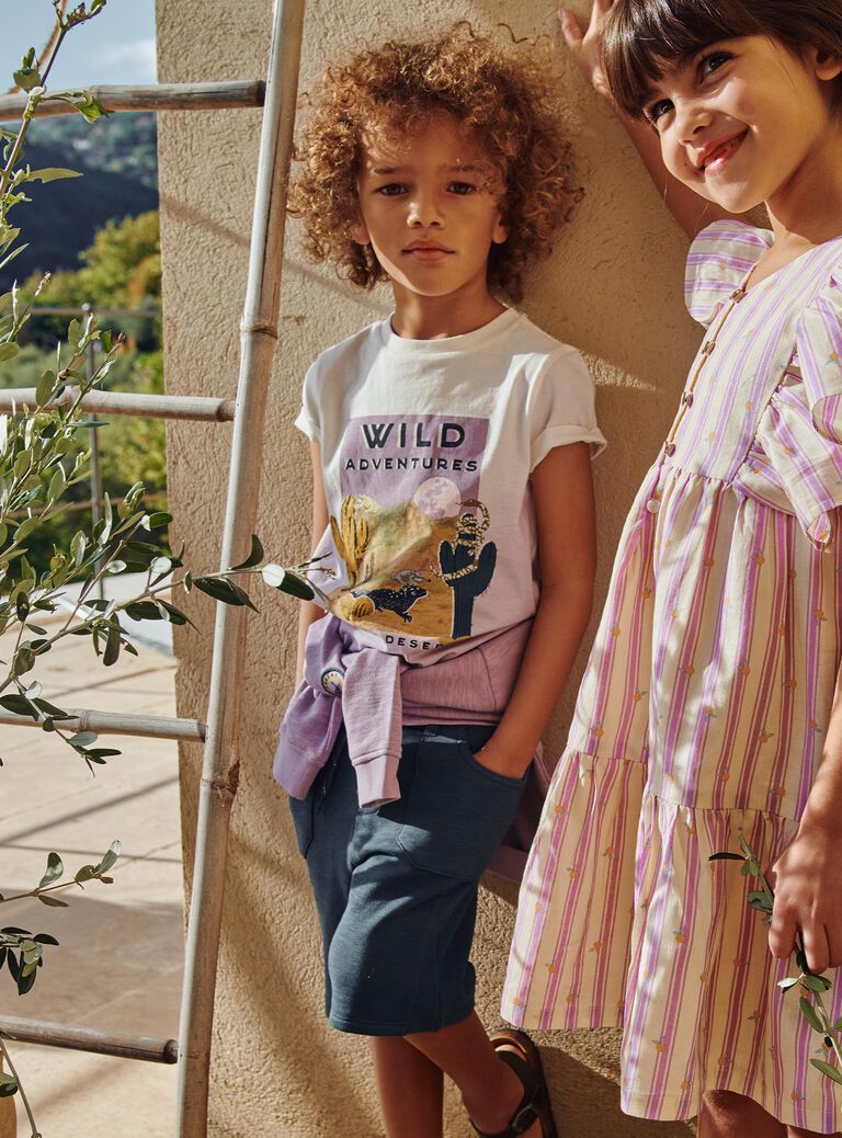 T-shirt tie and dye violet à décoration désert