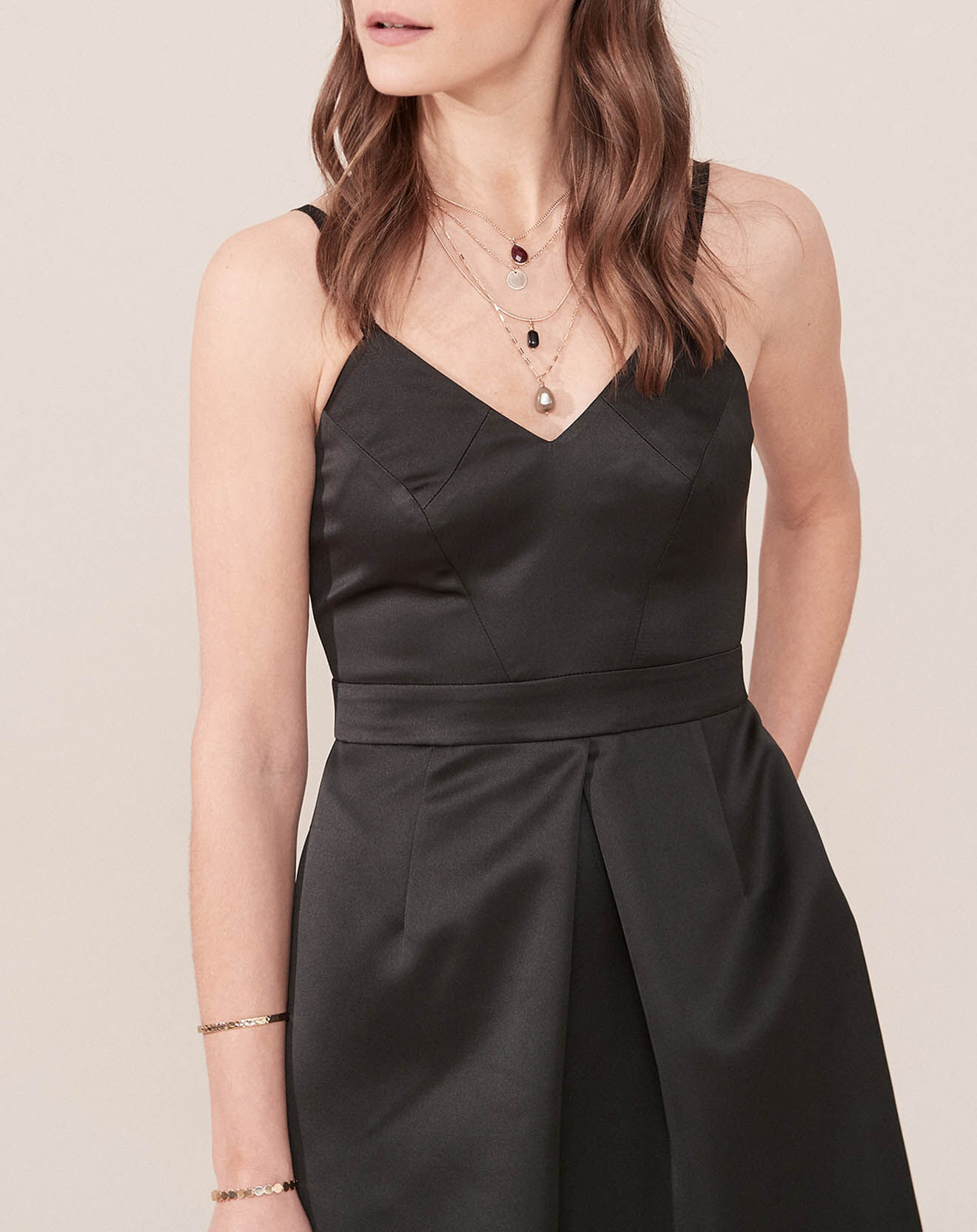 Caroll Robe Ora évasée satinée noire