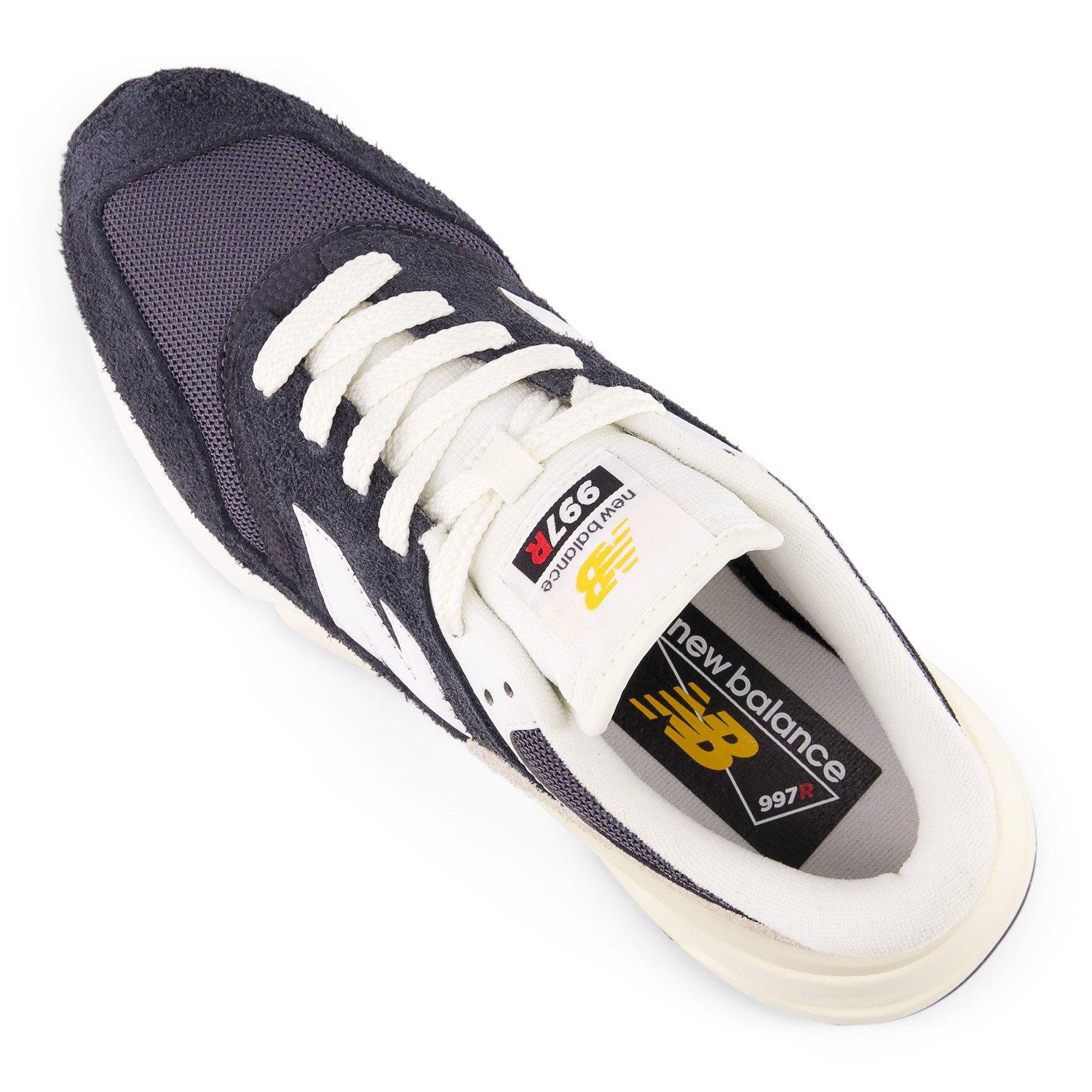 New Balance 977R Trainers