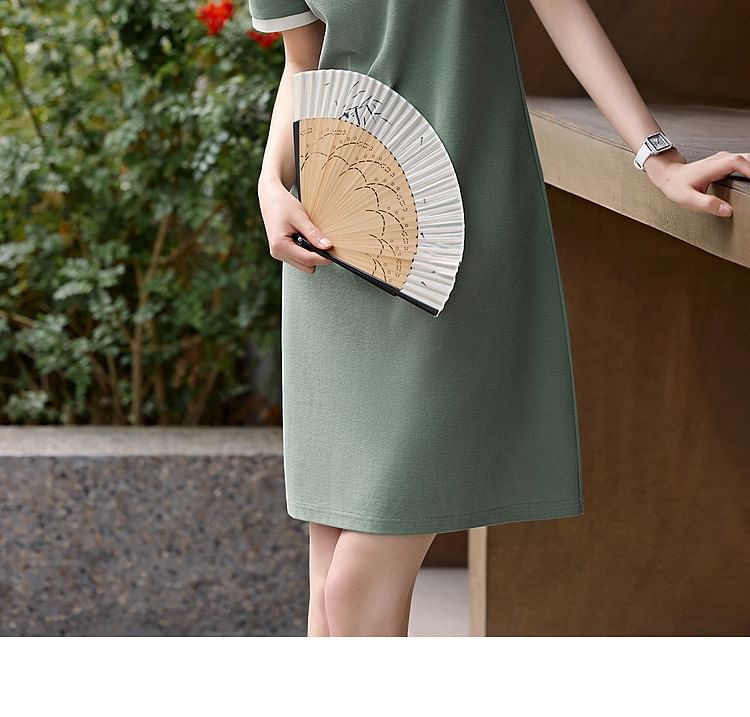 Jeonseon - Mini-shiftjurk met kraag, contrasterende rand en gespen, met elleboogmouwen