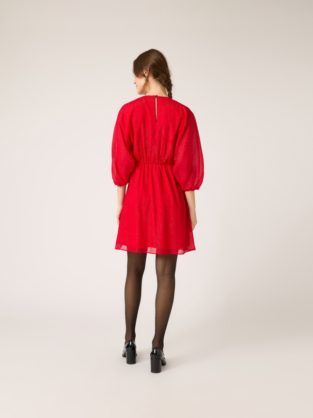Robe courte à manches longues