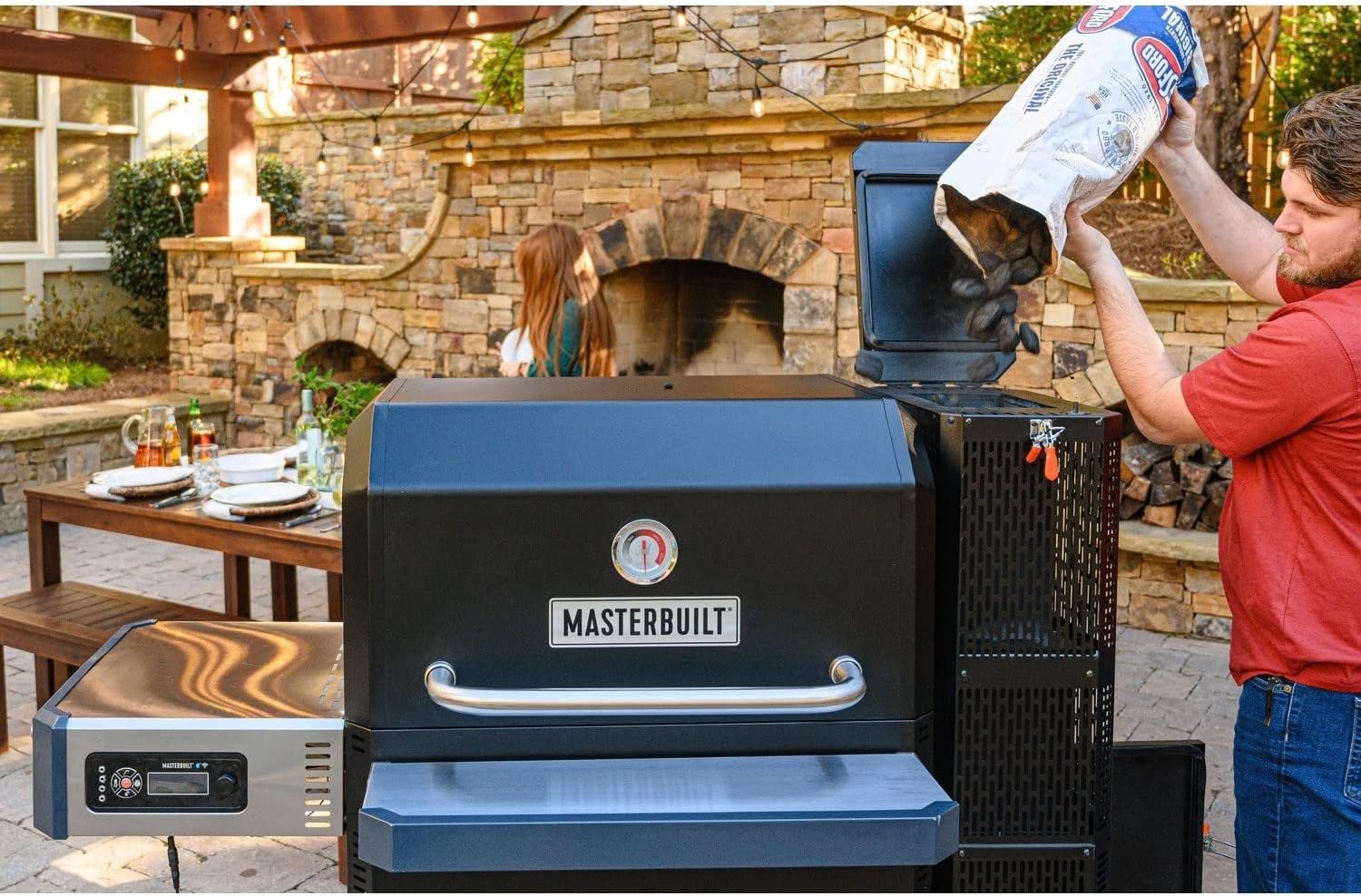 Masterbuilt® - Gravity Series 1050 Digitaler Holzkohlegrill + Smoker, Schwarz