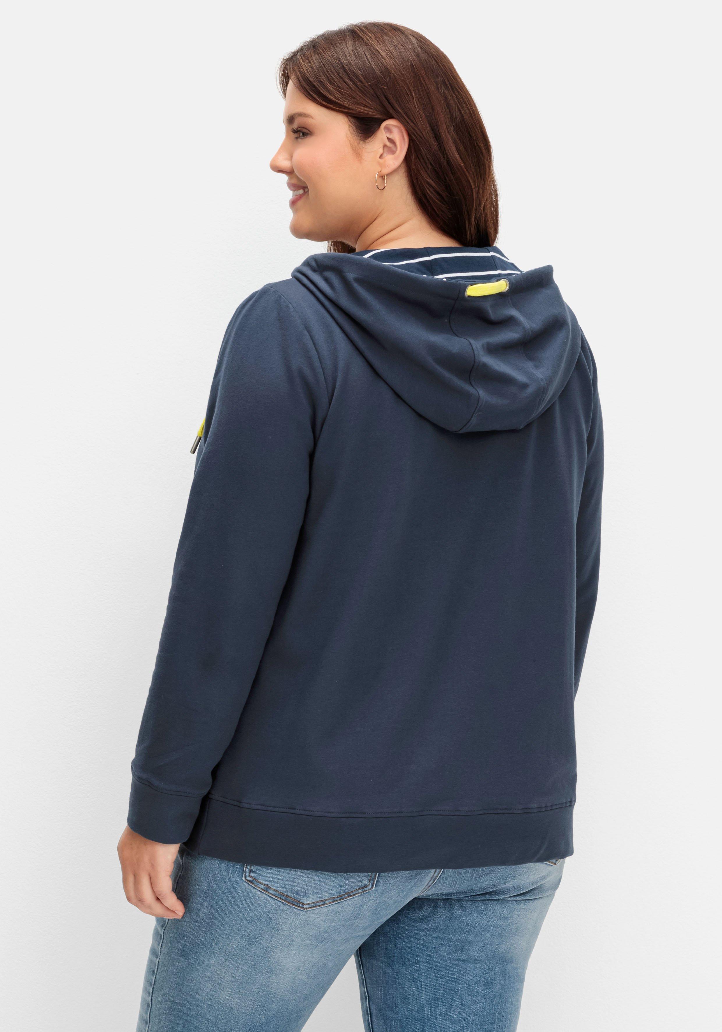 Sweatjacke mit Kapuze und seitlichem Prägedruck