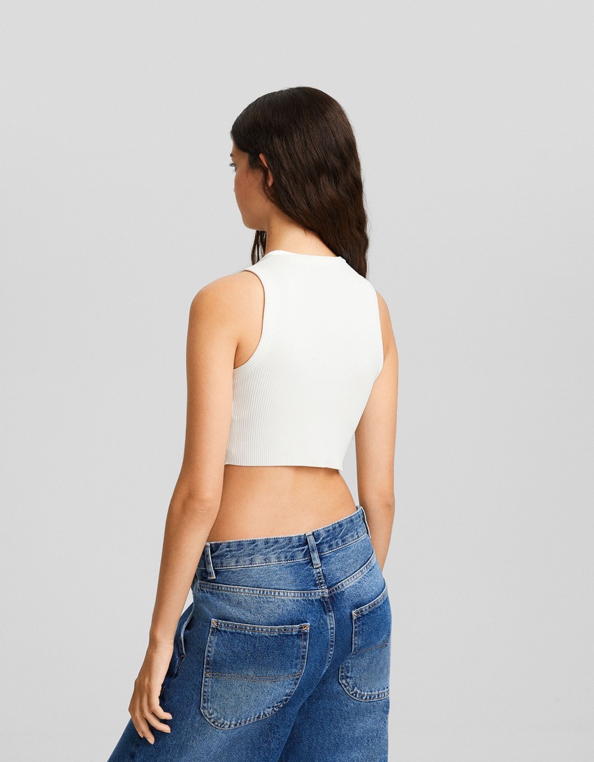 Blusa transparente sem mangas com decote em V