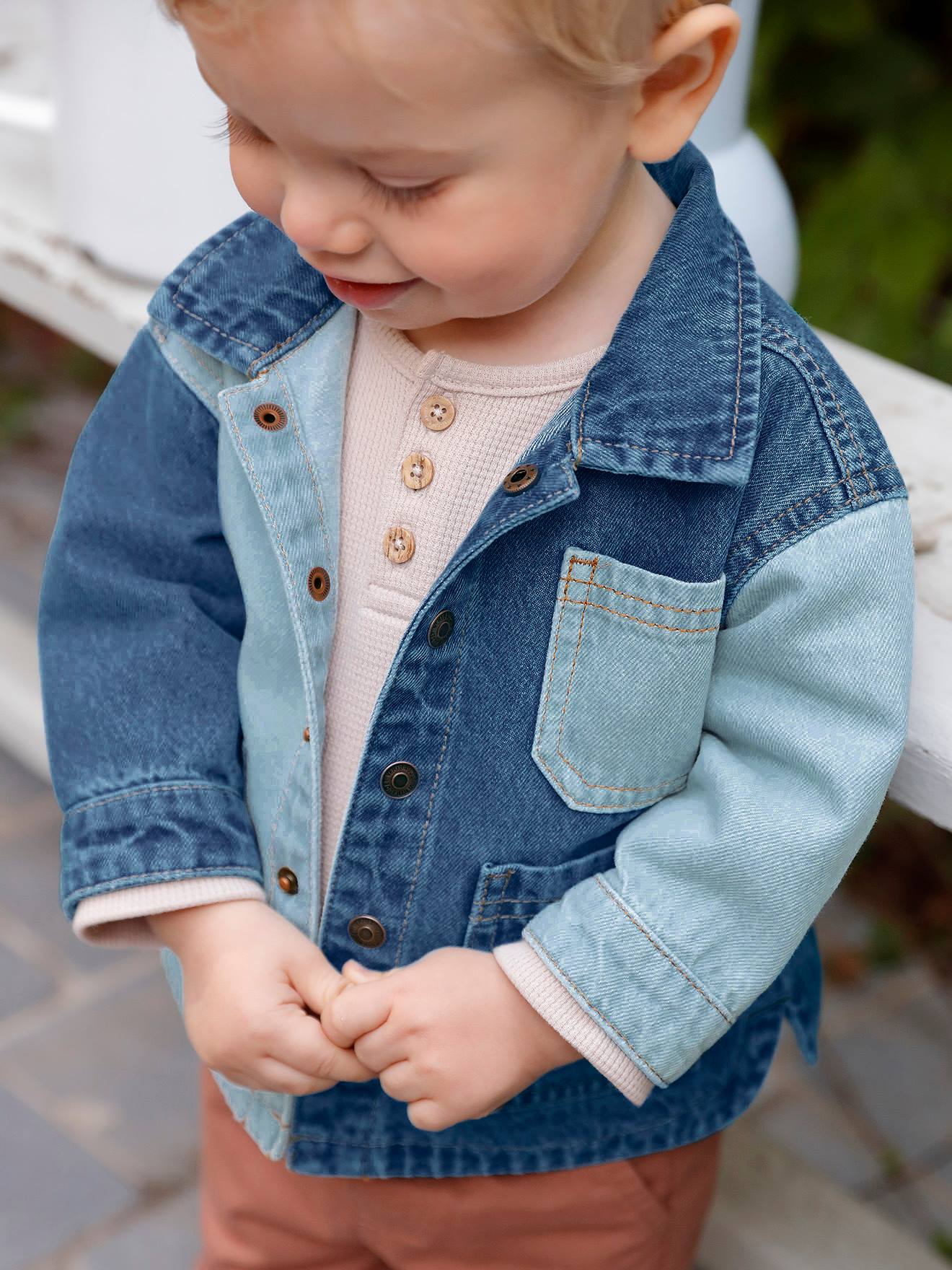 Jaqueta jeans contrastante para bebê pedra