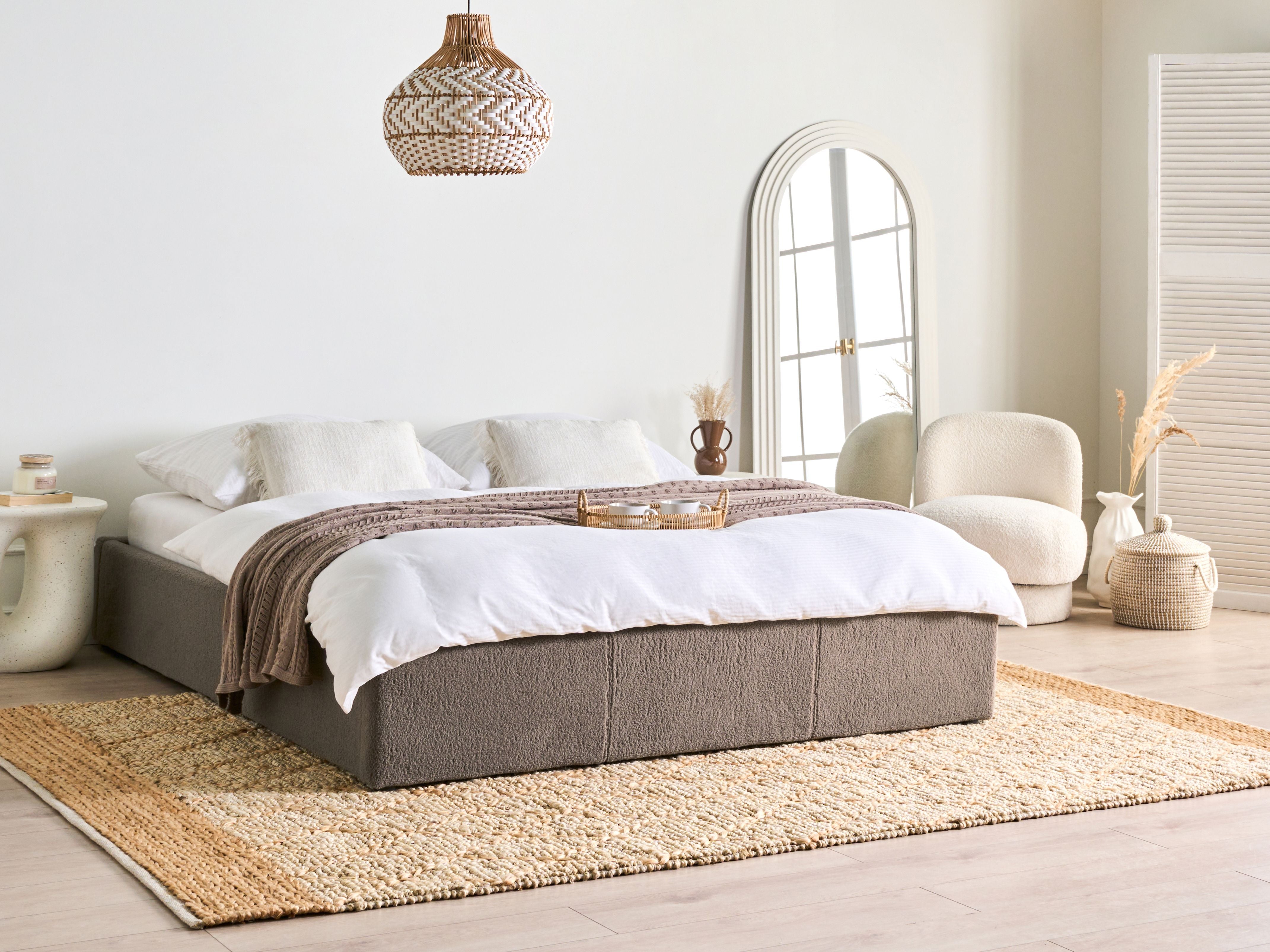 Beliani - DINAN - Tweepersoonsbed - Taupe - 160 x 200 cm - Bouclé