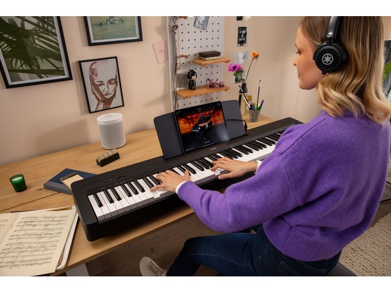 Yamaha E-Piano P-145BT Portables Piano mit 88 Tasten und Bluetooth