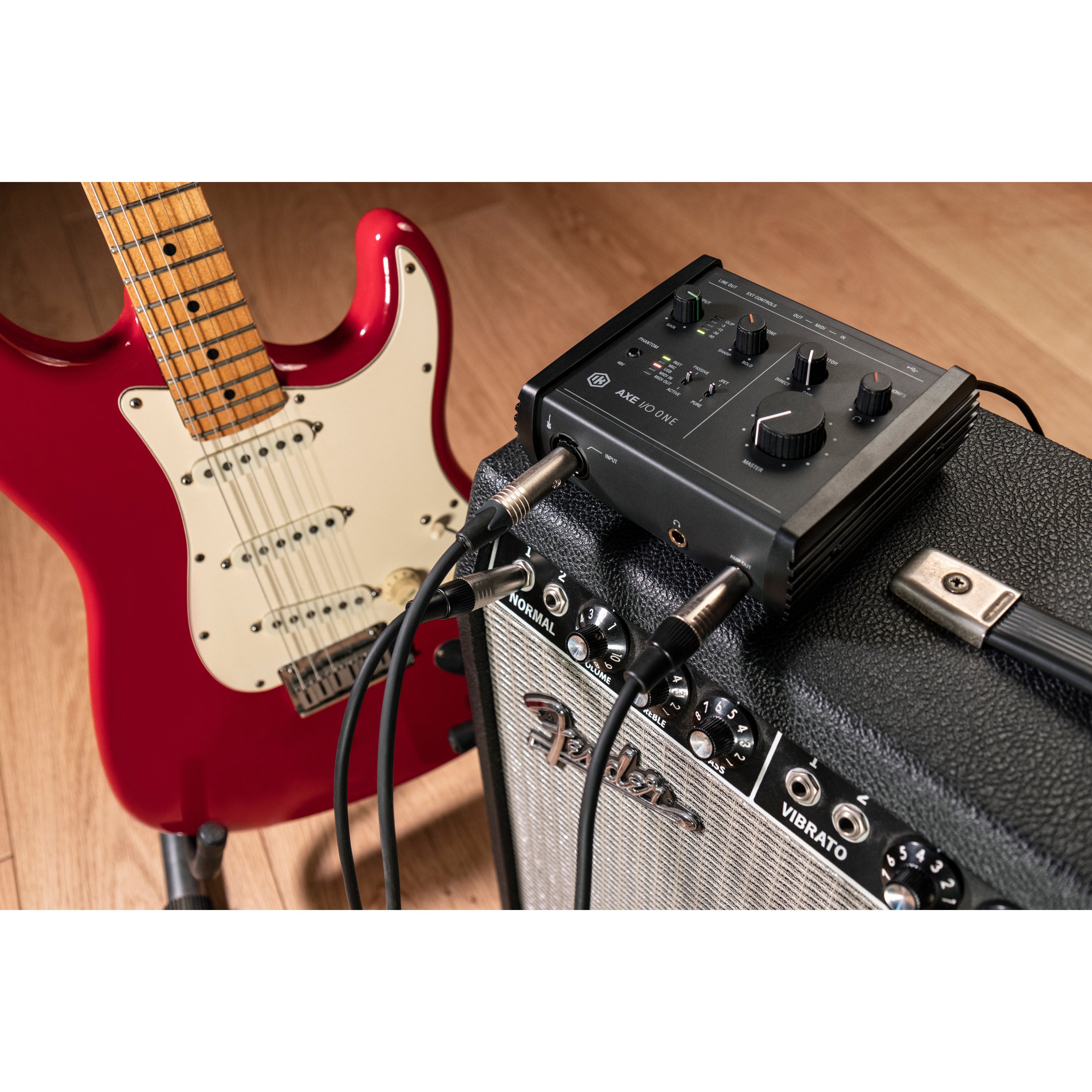 IK Multimedia Axe I/O One 1-in/3-out audio interface