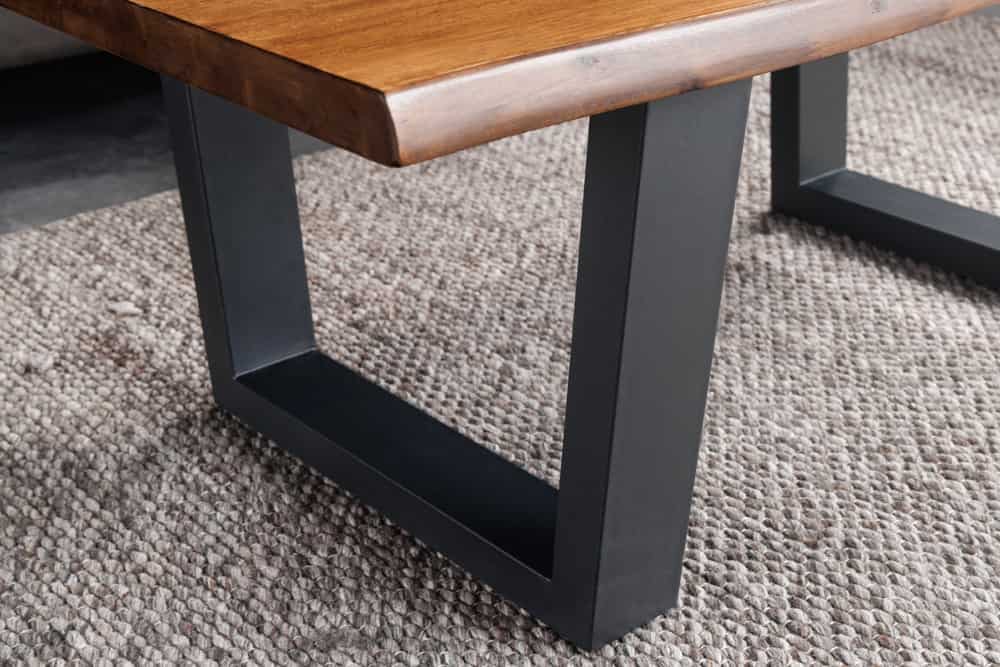 Massiver Couchtisch GENESIS 110cm braun Akazienholz Baumkante V-Gestell