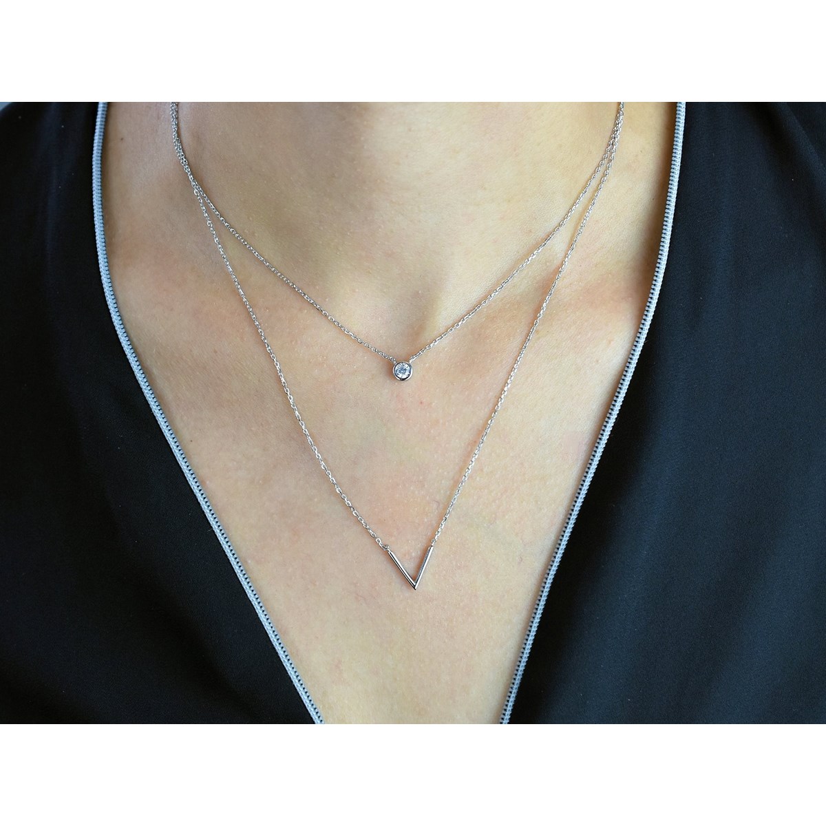Collier 2 rangs forme V et oxyde de zirconium rond Argent 925 Rhodié
