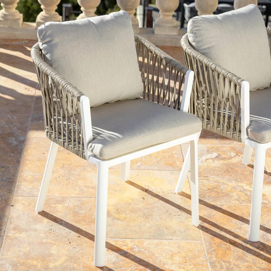 Lot de 2 fauteuils de jardin en aluminium Amalfi Blanc et taupe