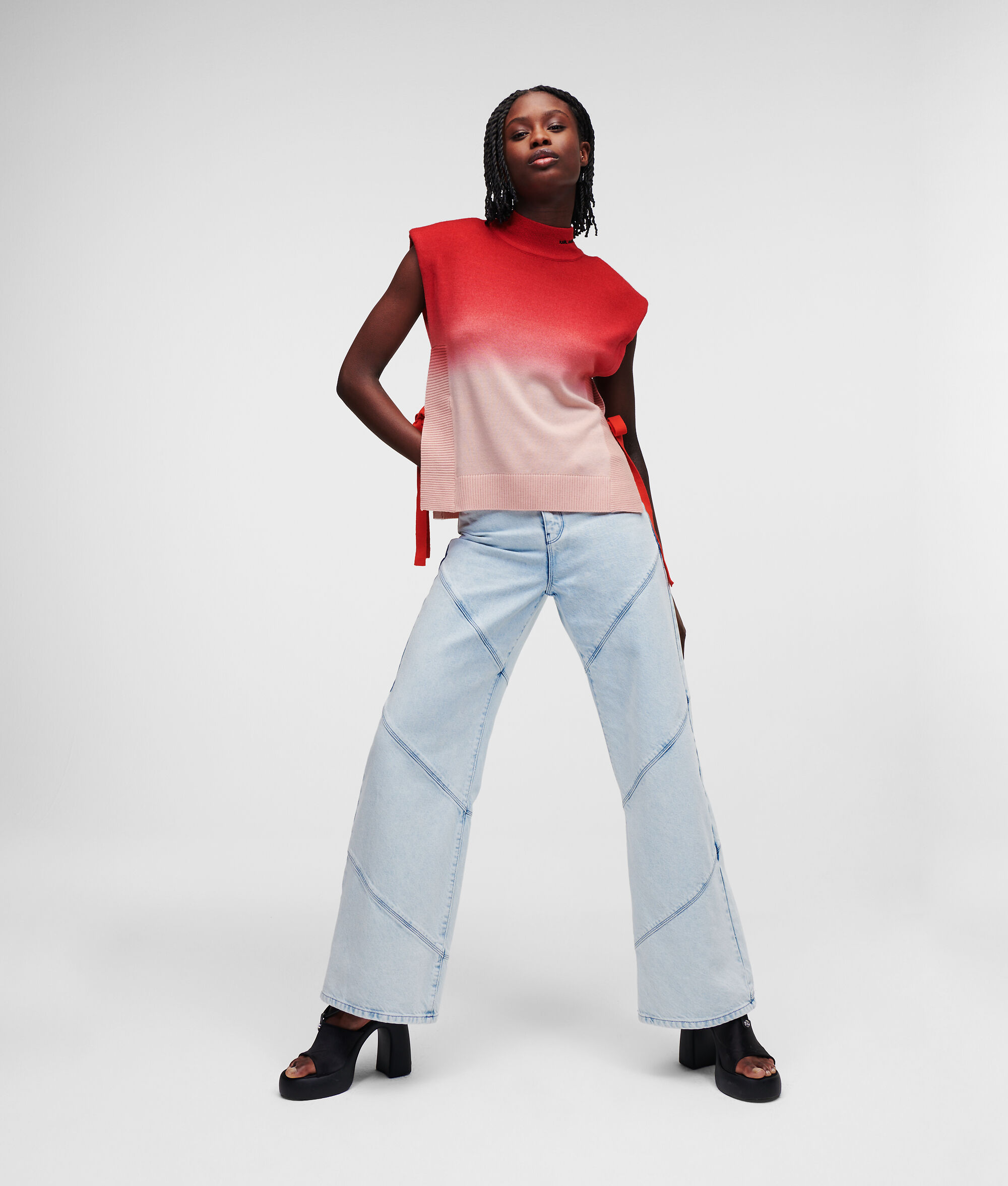 HAUT EN TRICOT AVEC ÉPAULES STRUCTURÉES