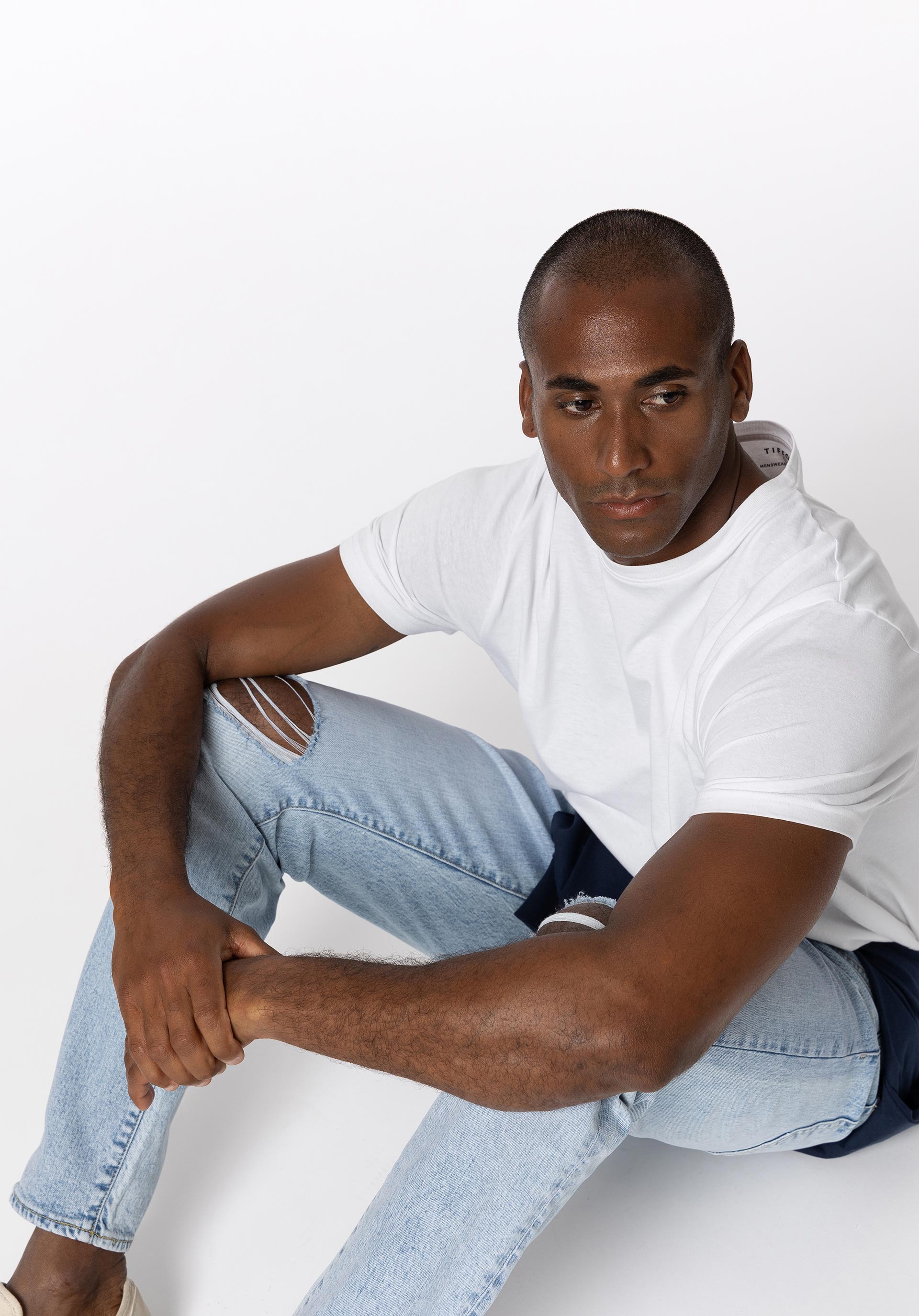 Jeans Dylan Tapered Slim Fit com Rasgões