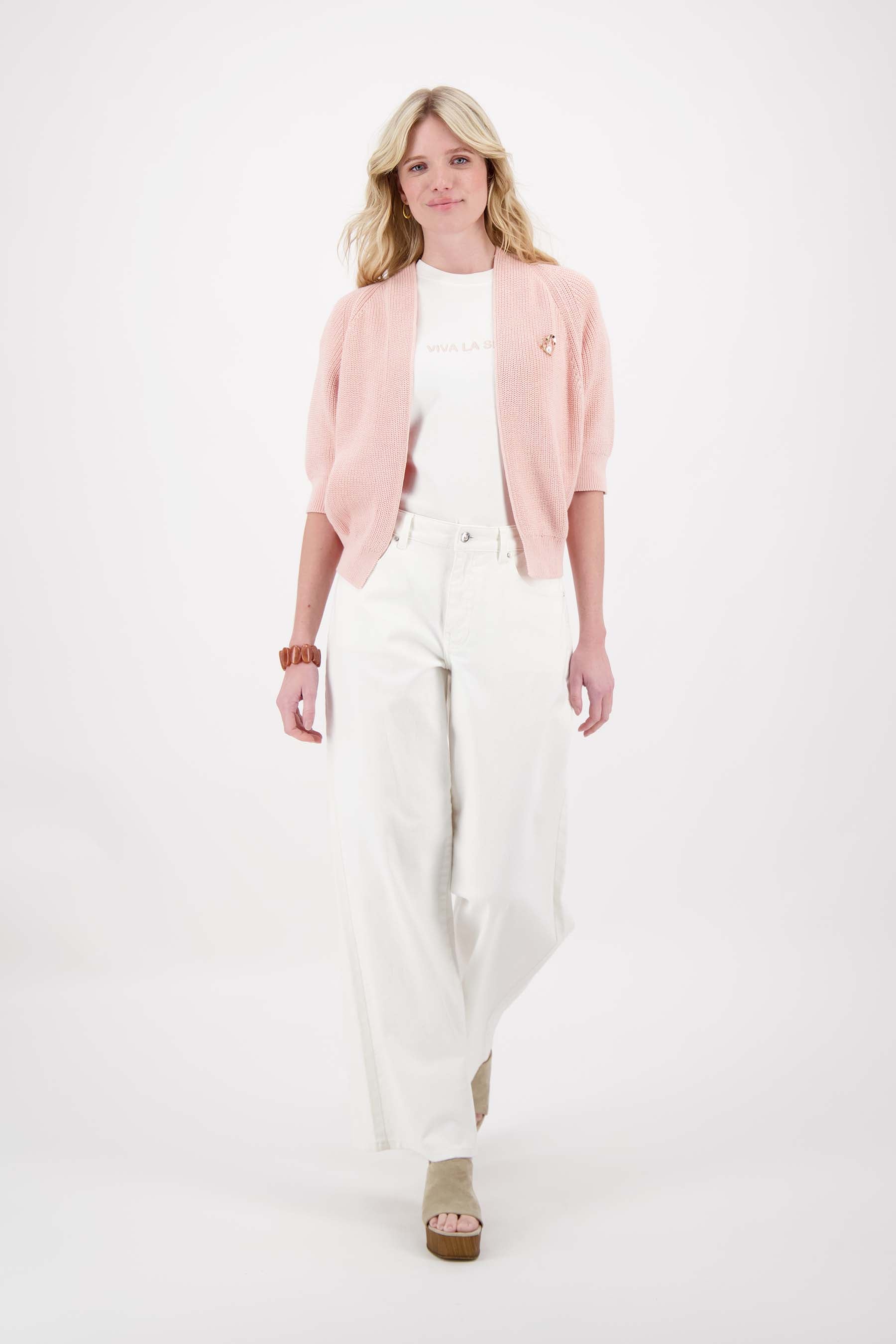 vest met vleermuis mouwen met broche