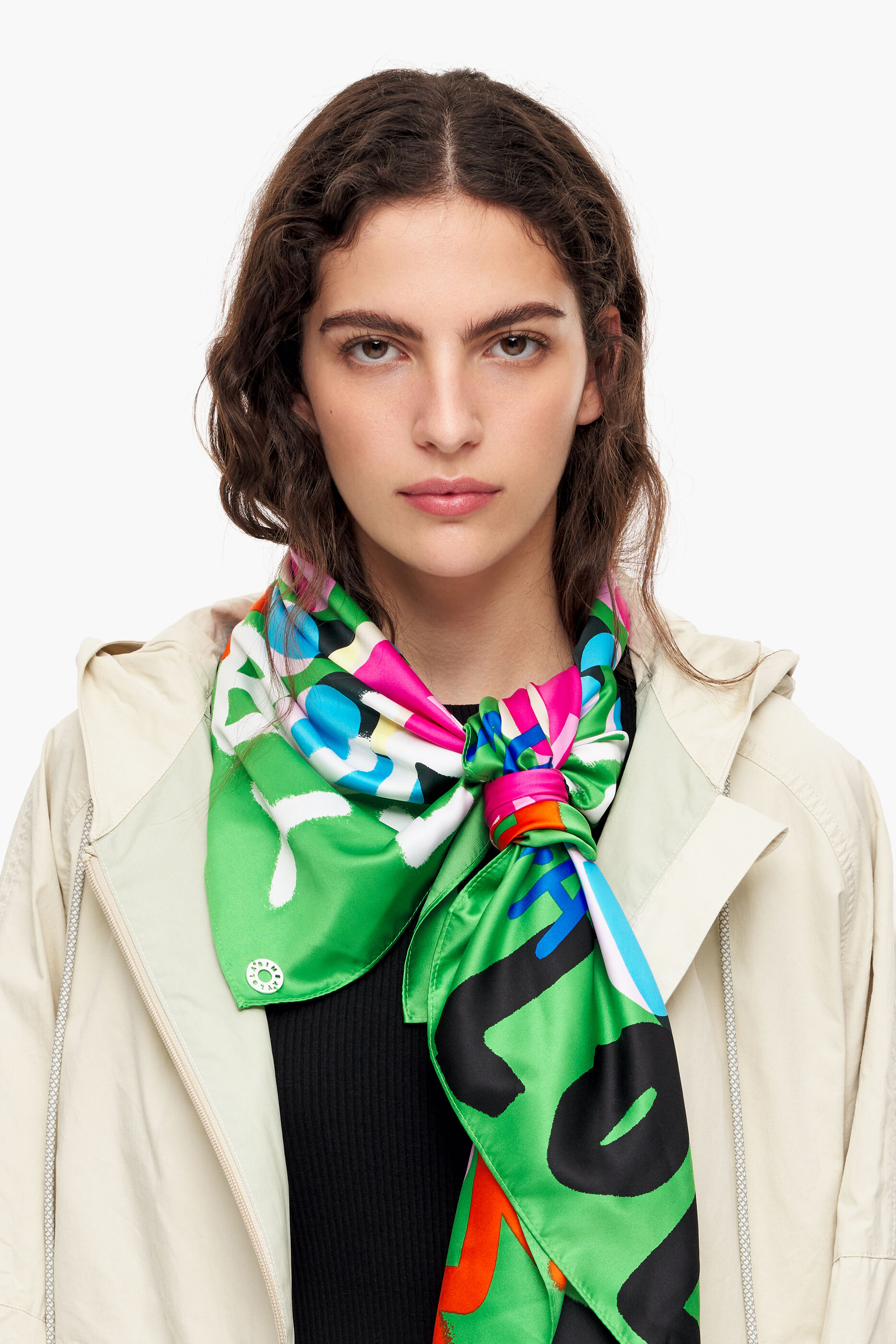 bandana verde com logo de grafite em formato de coração