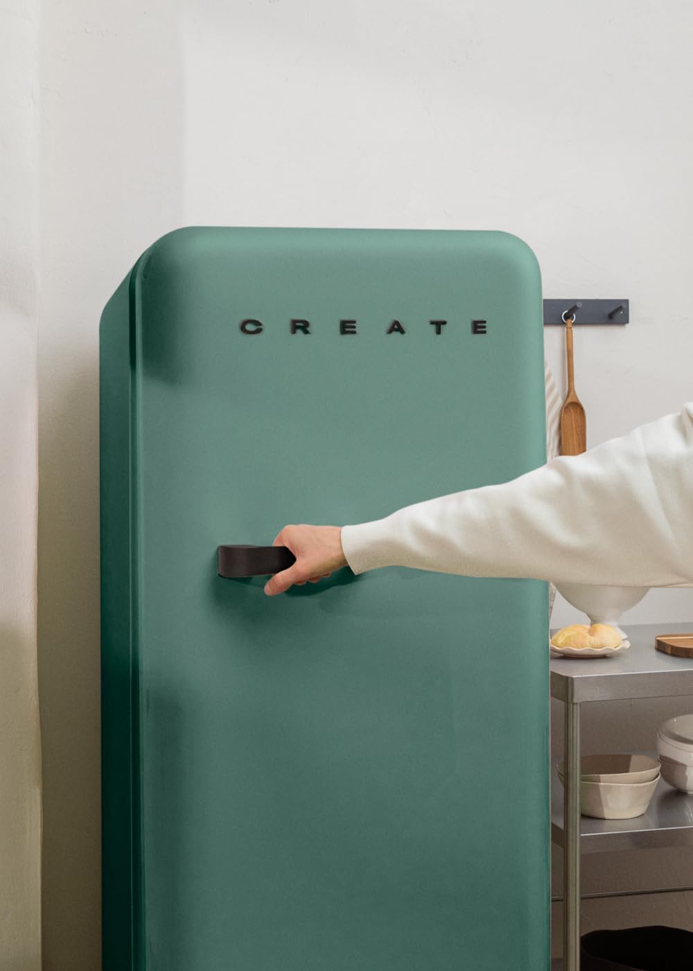 CREATE / RETRO FRIDGE 150 SCHWARZ/Kühlschrank mit Gefrierfach 281L in Salbeigrün, Griff Schwarz / 102W, niedriger Energieverbrauch, 150cm, 3 Ablagen, Temperaturregelung,60x60x150cm