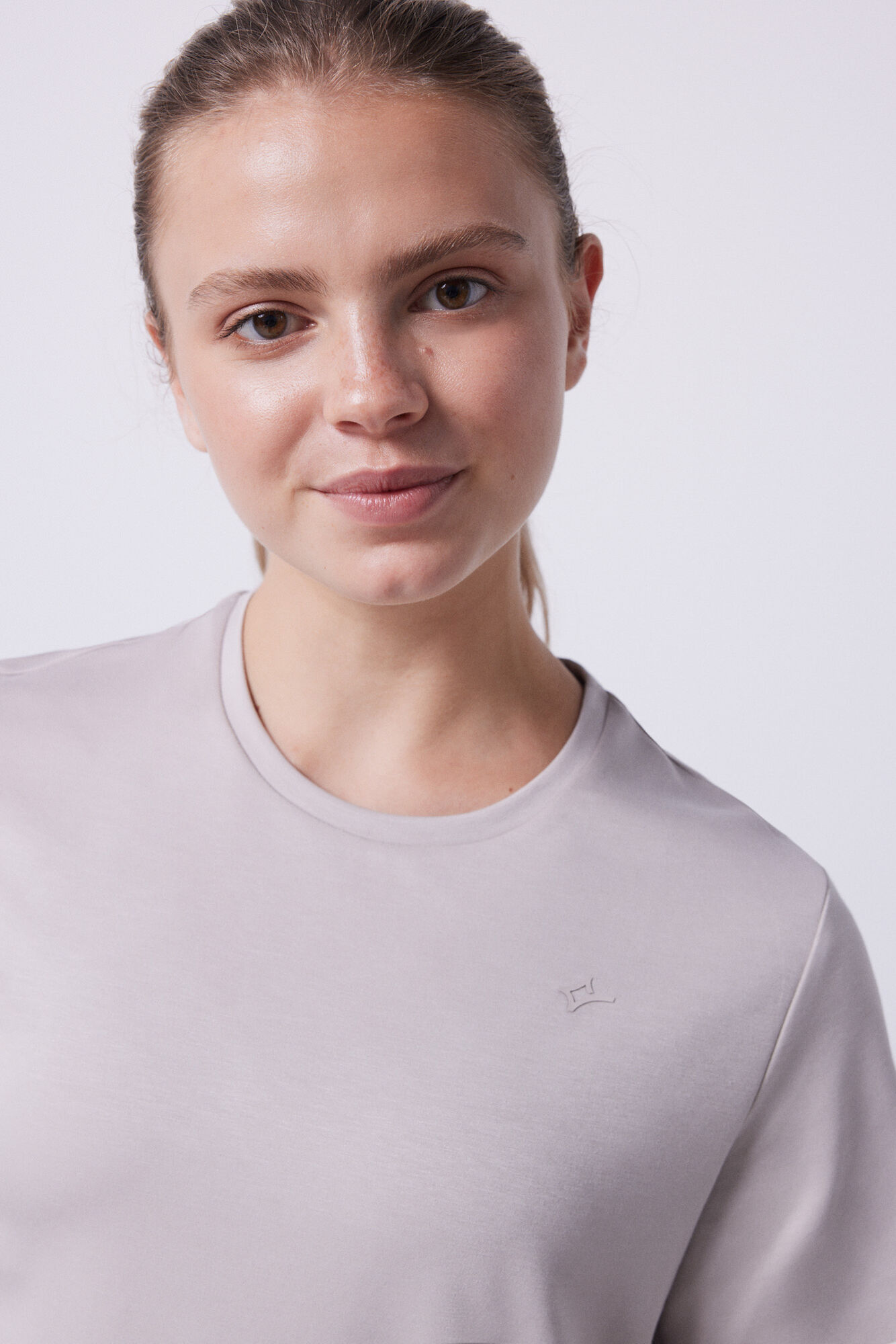 camiseta bege de modal
